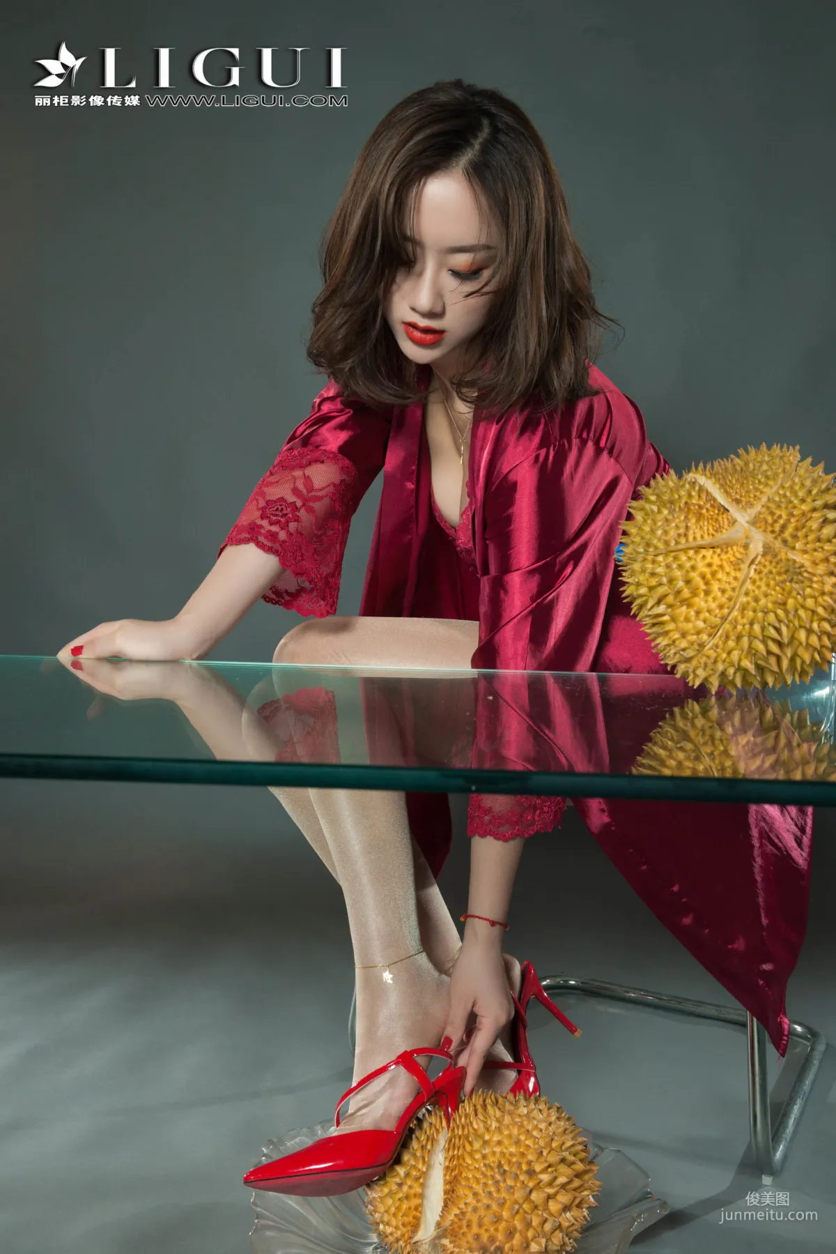足模然然《榴蓮絲襪少婦》 [麗櫃Liguil] 寫真集 22