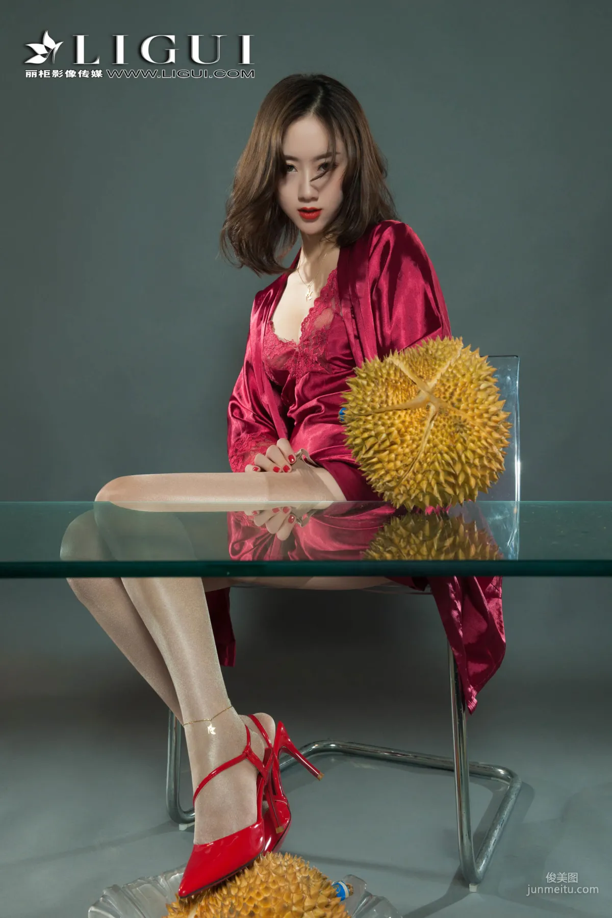 足模然然《榴蓮絲襪少婦》 [麗櫃Liguil] 寫真集 17