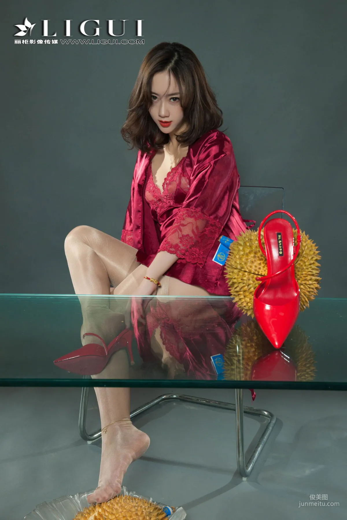 足模然然《榴蓮絲襪少婦》 [麗櫃Liguil] 寫真集 28