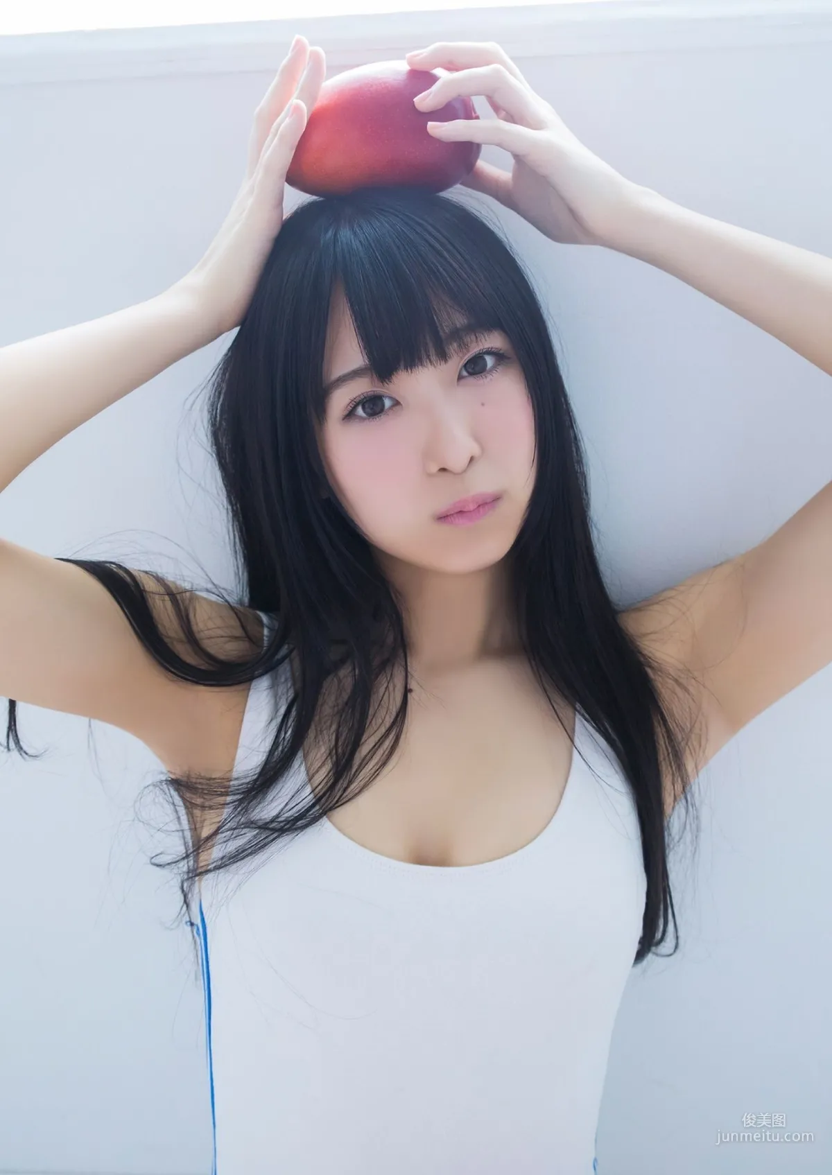 真島なおみ「不思議な少女の秘密の花園」[PB] 寫真集 32
