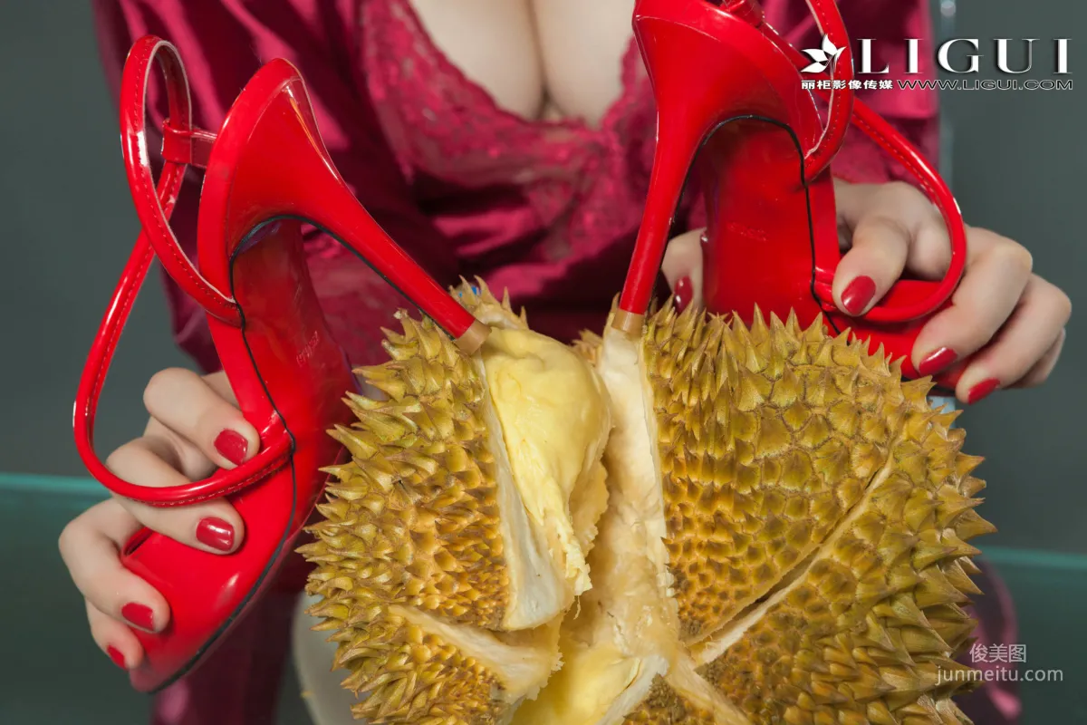 足模然然《榴蓮絲襪少婦》 [麗櫃Liguil] 寫真集 40