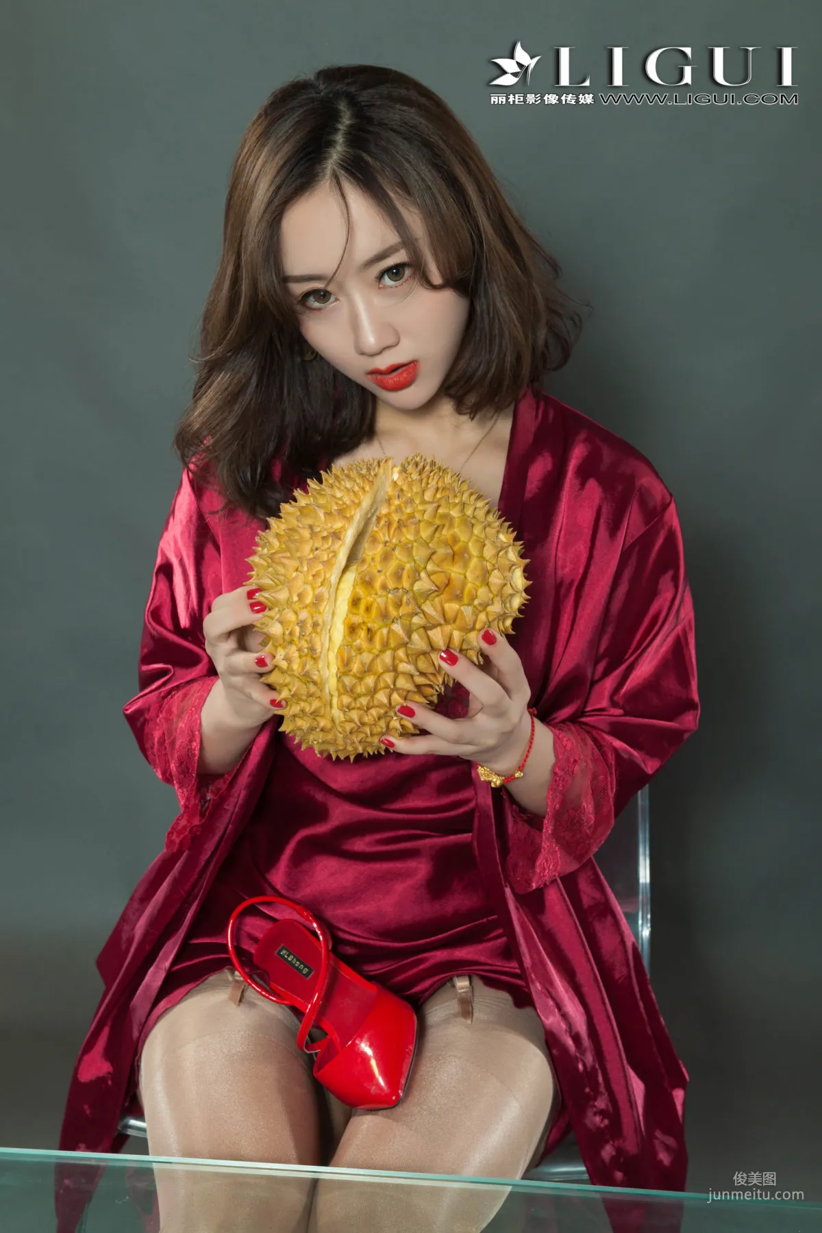 足模然然《榴蓮絲襪少婦》 [麗櫃Liguil] 寫真集 36