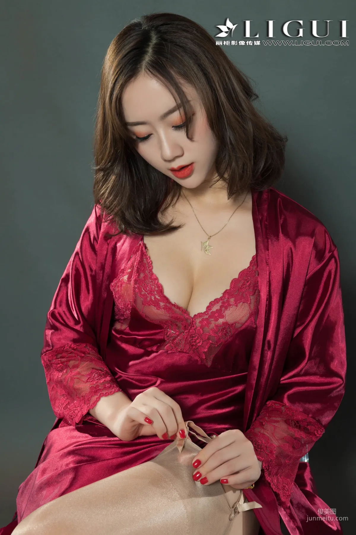 足模然然《榴蓮絲襪少婦》 [麗櫃Liguil] 寫真集 12