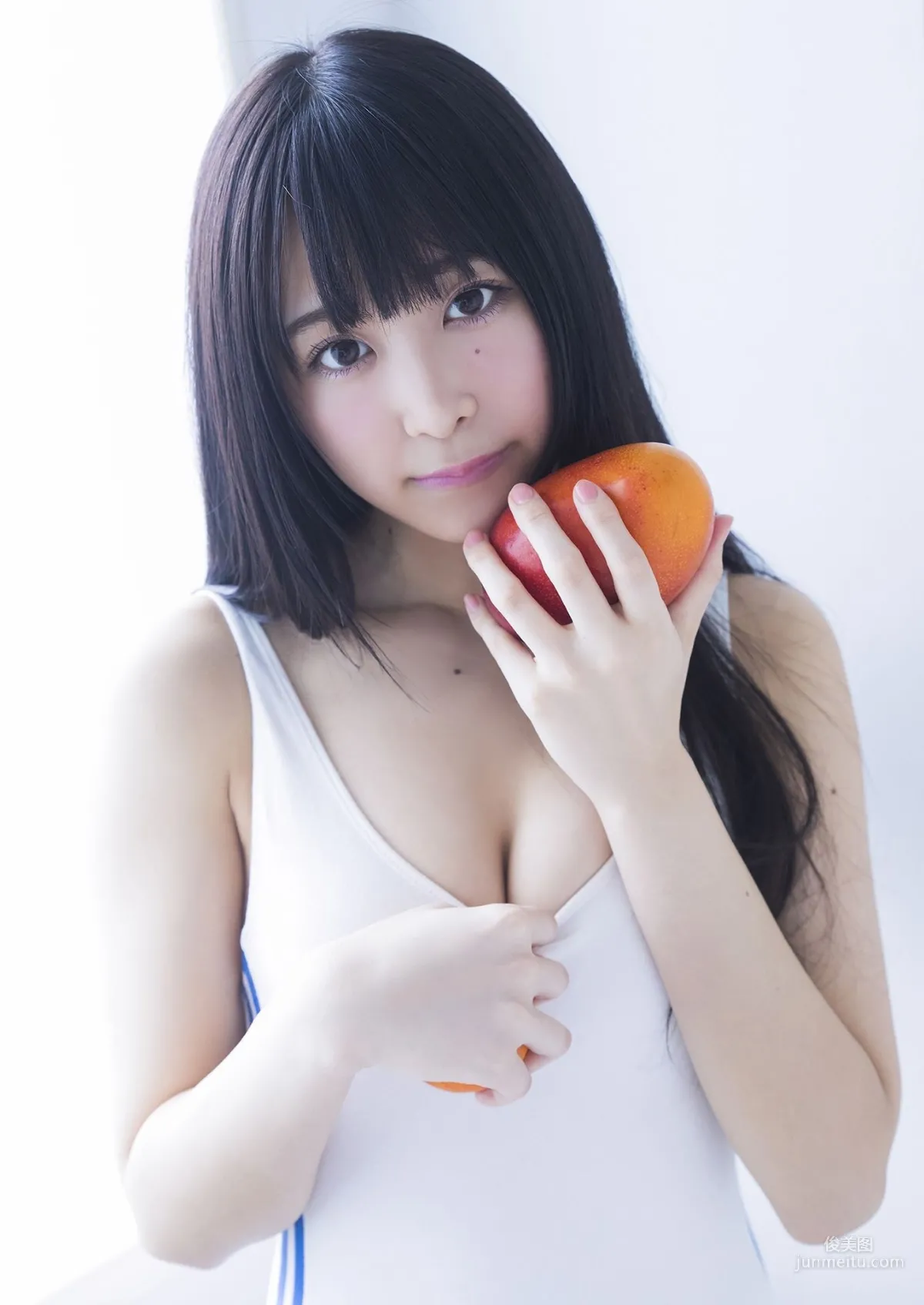 真島なおみ「不思議な少女の秘密の花園」[PB] 寫真集 29