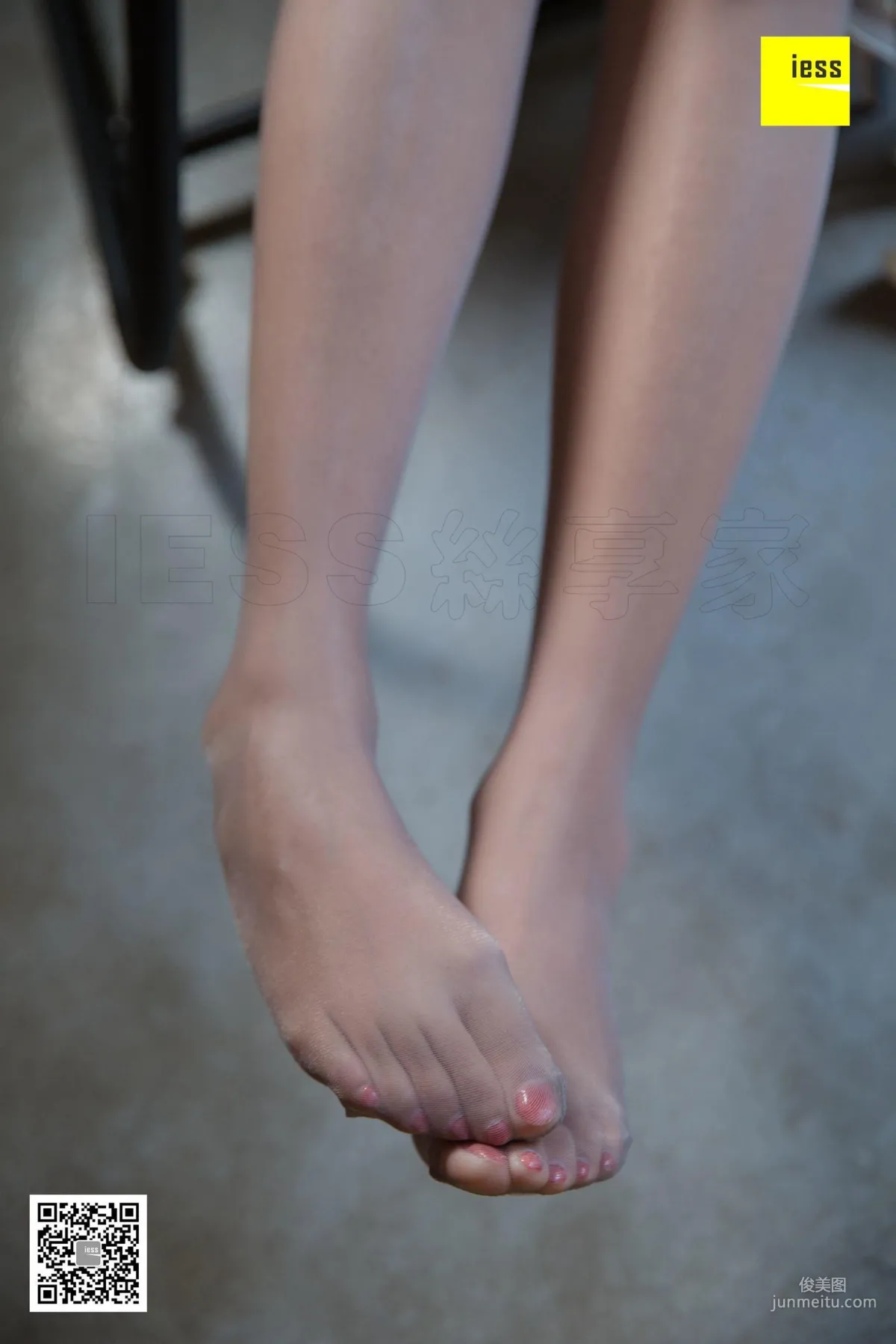 婉萍 《彈吉他的灰絲少女》 [異思趣向IESS] 絲享家312 美腿美足寫真集 62