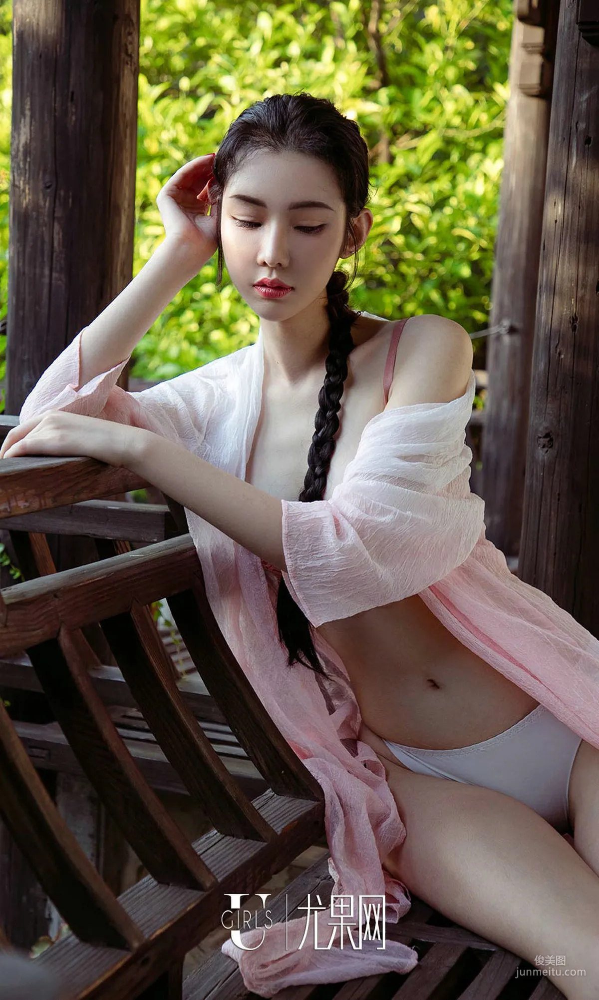萌琪琪《庭院深处》 [尤果圈爱尤物] No.1250 写真集22