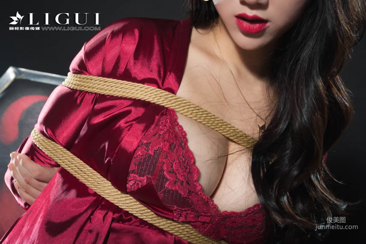 腿模然然《優雅高貴睡衣絲足》 [麗櫃Ligui] 寫真集 36