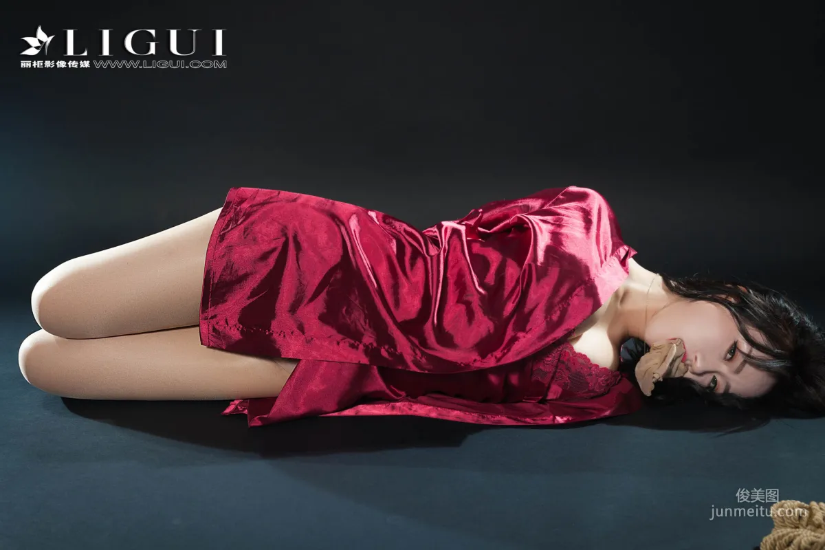 腿模然然《優雅高貴睡衣絲足》 [麗櫃Ligui] 寫真集 61