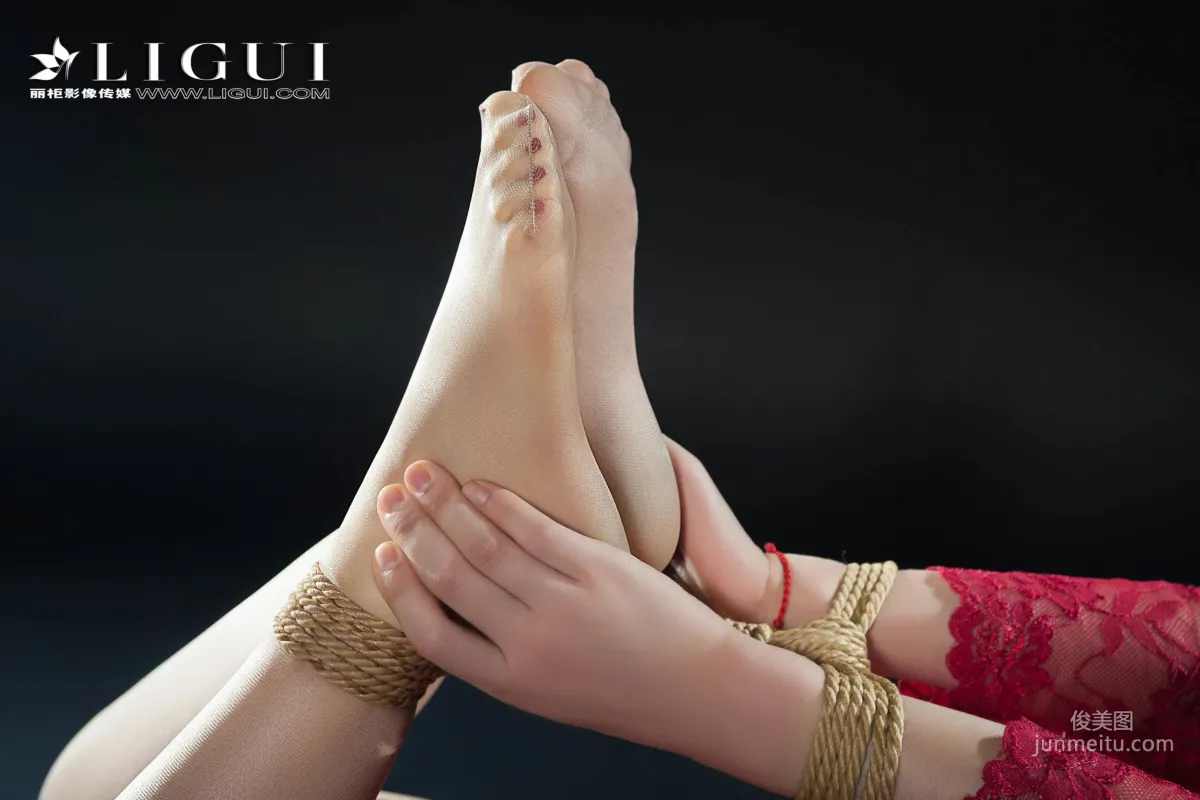 腿模然然《優雅高貴睡衣絲足》 [麗櫃Ligui] 寫真集 60