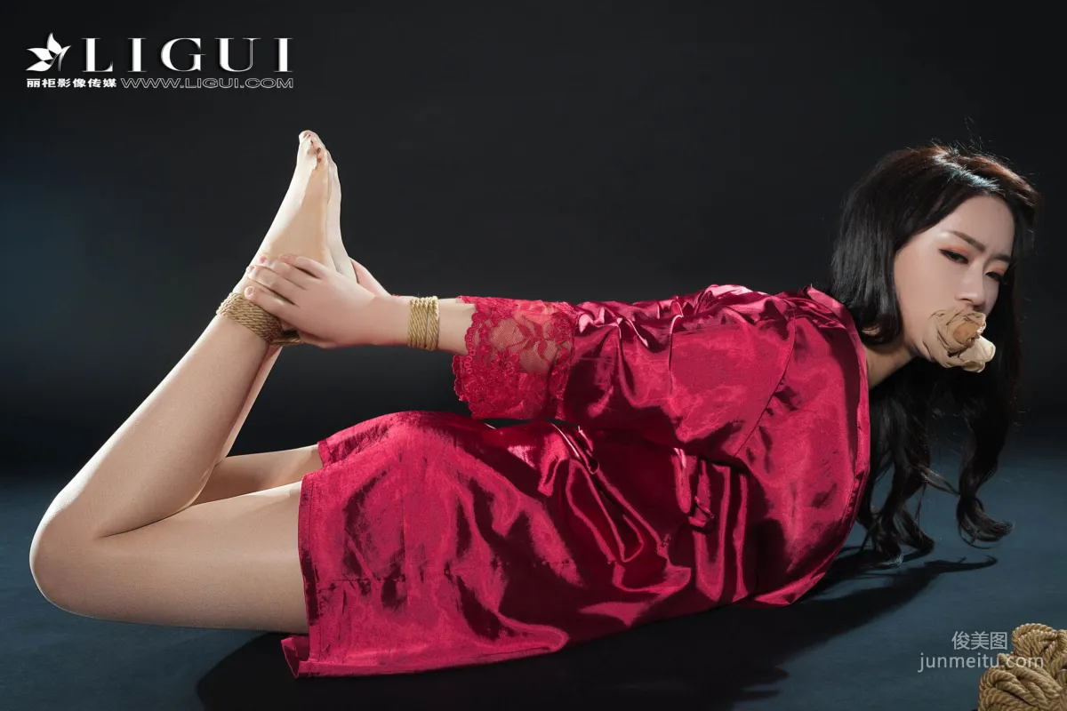 腿模然然《優雅高貴睡衣絲足》 [麗櫃Ligui] 寫真集 58