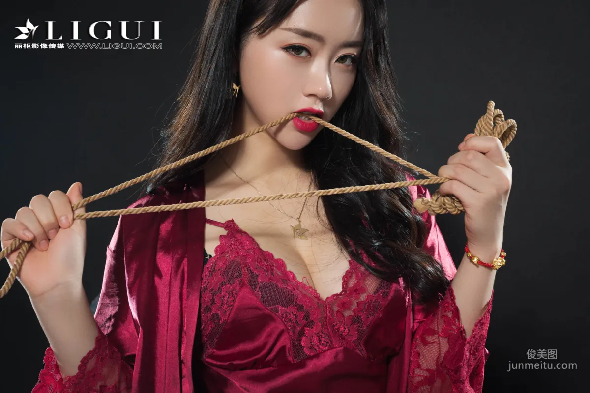 腿模然然《優雅高貴睡衣絲足》 [麗櫃Ligui] 寫真集 9