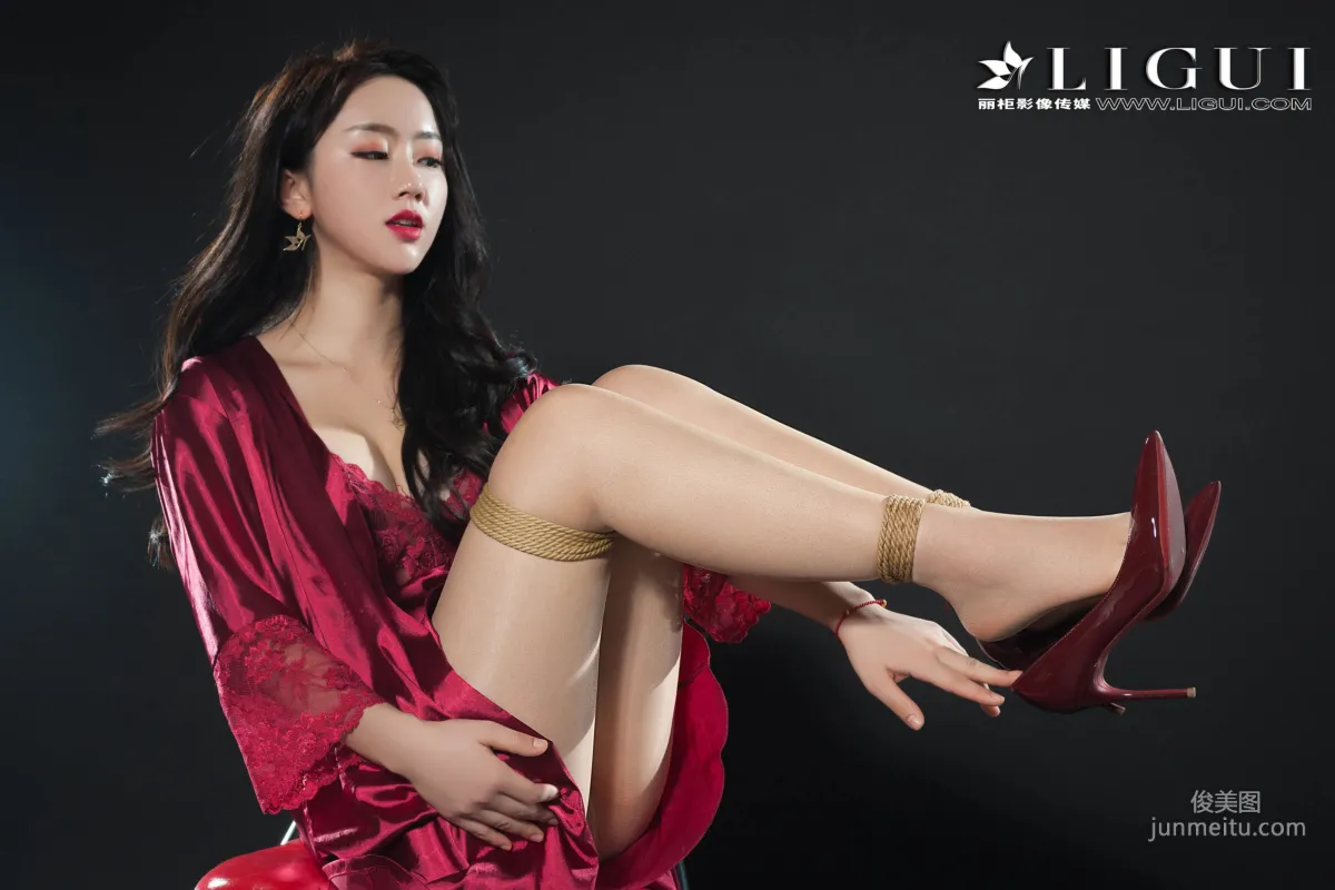腿模然然《優雅高貴睡衣絲足》 [麗櫃Ligui] 寫真集 29
