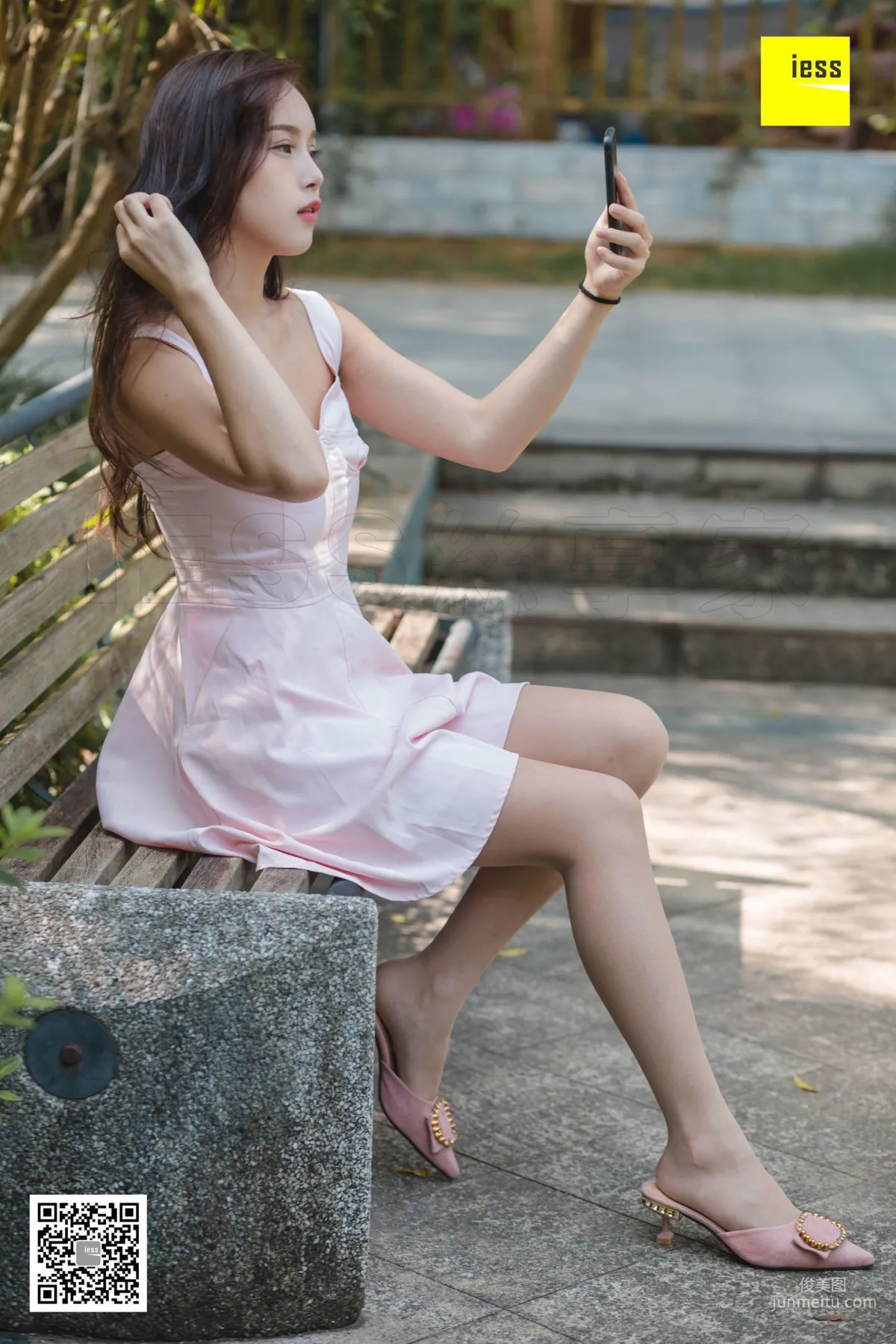 小羽 《小羽公園陽光浴》 [異思趣向IESS] 絲享家315 美腿寫真集 5