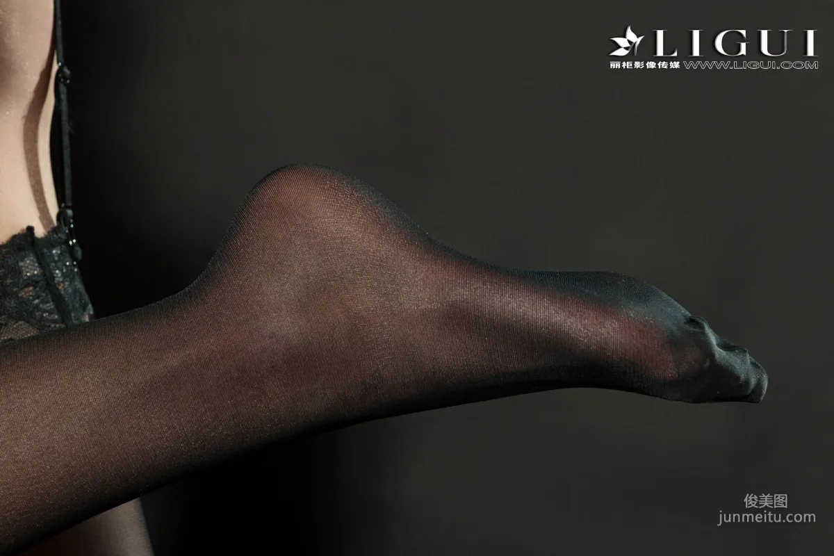 腿模筱筱《黑絲女王調教》 [麗櫃Liguil] 網絡麗人 寫真集 23