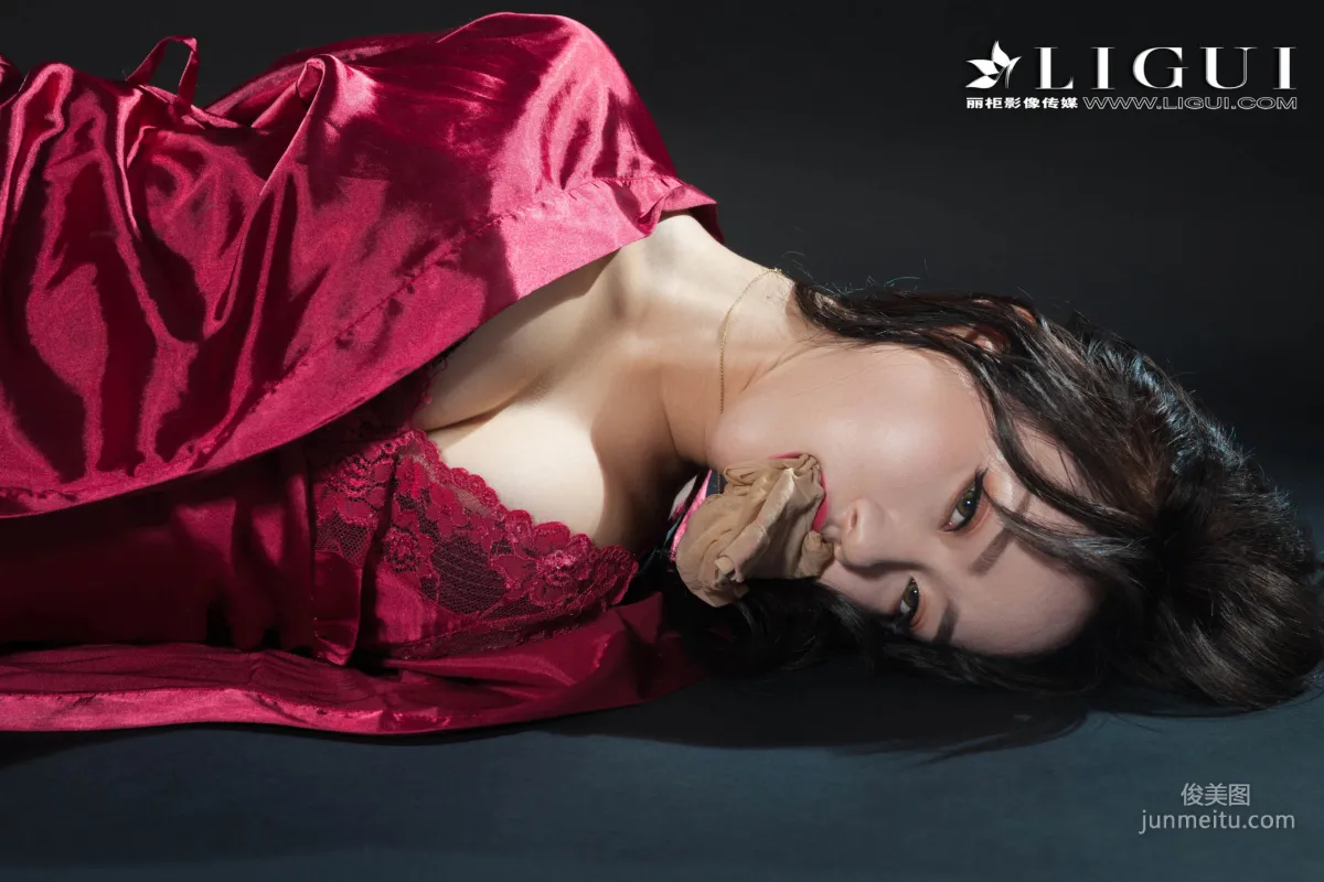 腿模然然《優雅高貴睡衣絲足》 [麗櫃Ligui] 寫真集 62