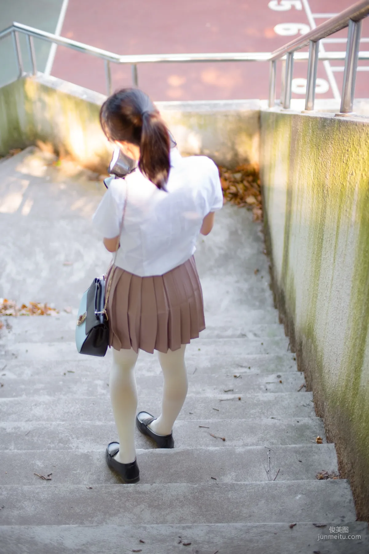 《操场上的白丝》 [森萝财团] R15-030 写真集32