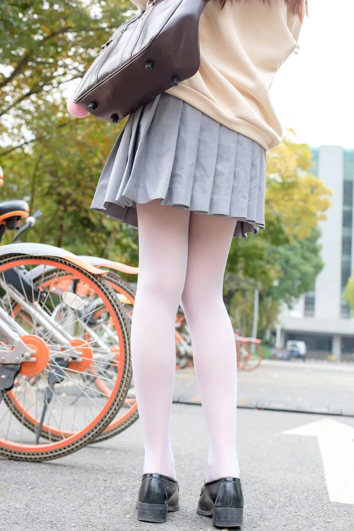 《户外白丝短裙》 [森萝财团] R15-040 写真集3