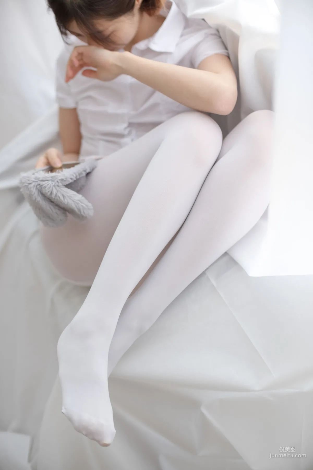 《白絲學妹休憩空間》 [森蘿财團] R15-045 寫真集 48