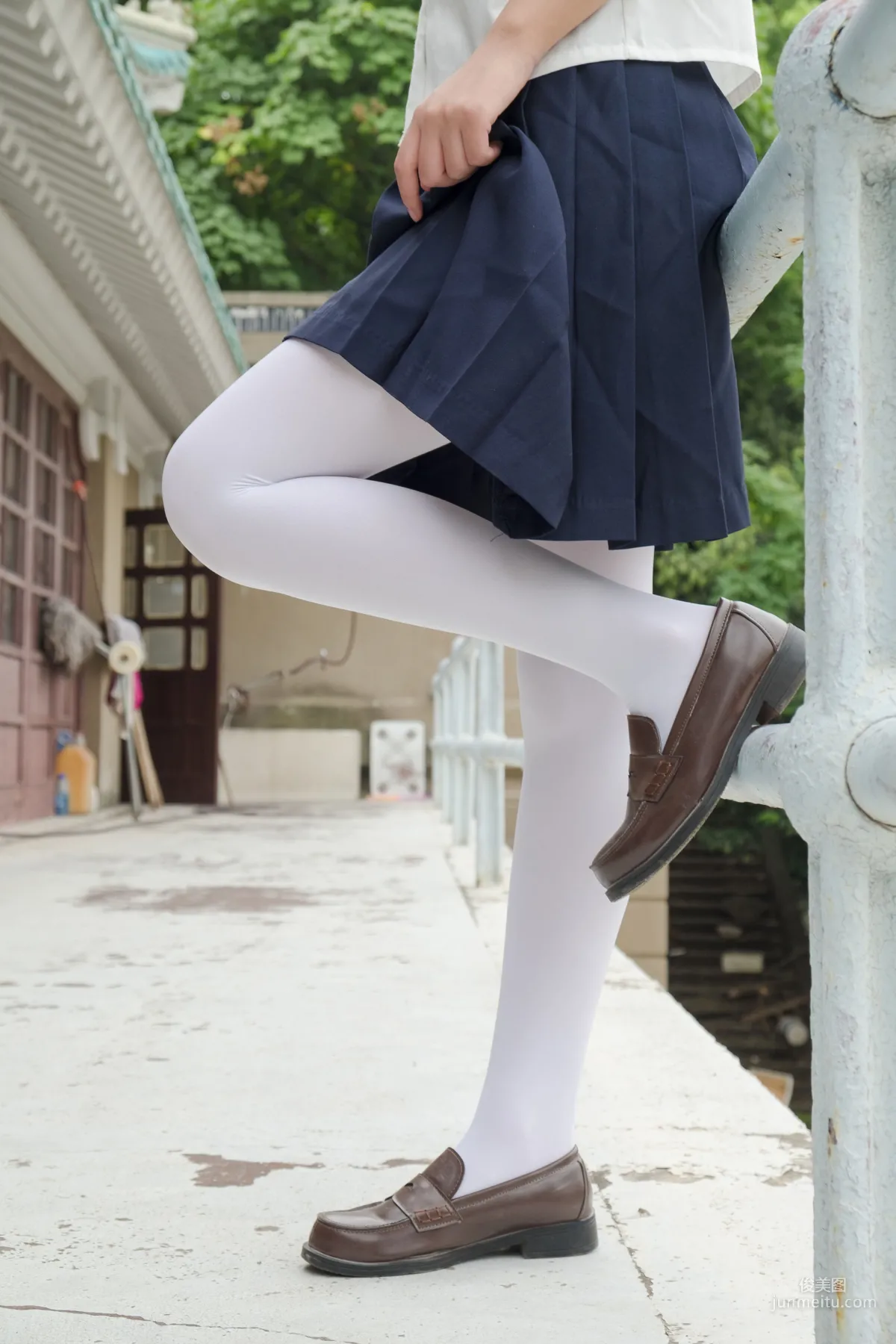 《户外白丝秀》 [森萝财团] R15-034 写真集36