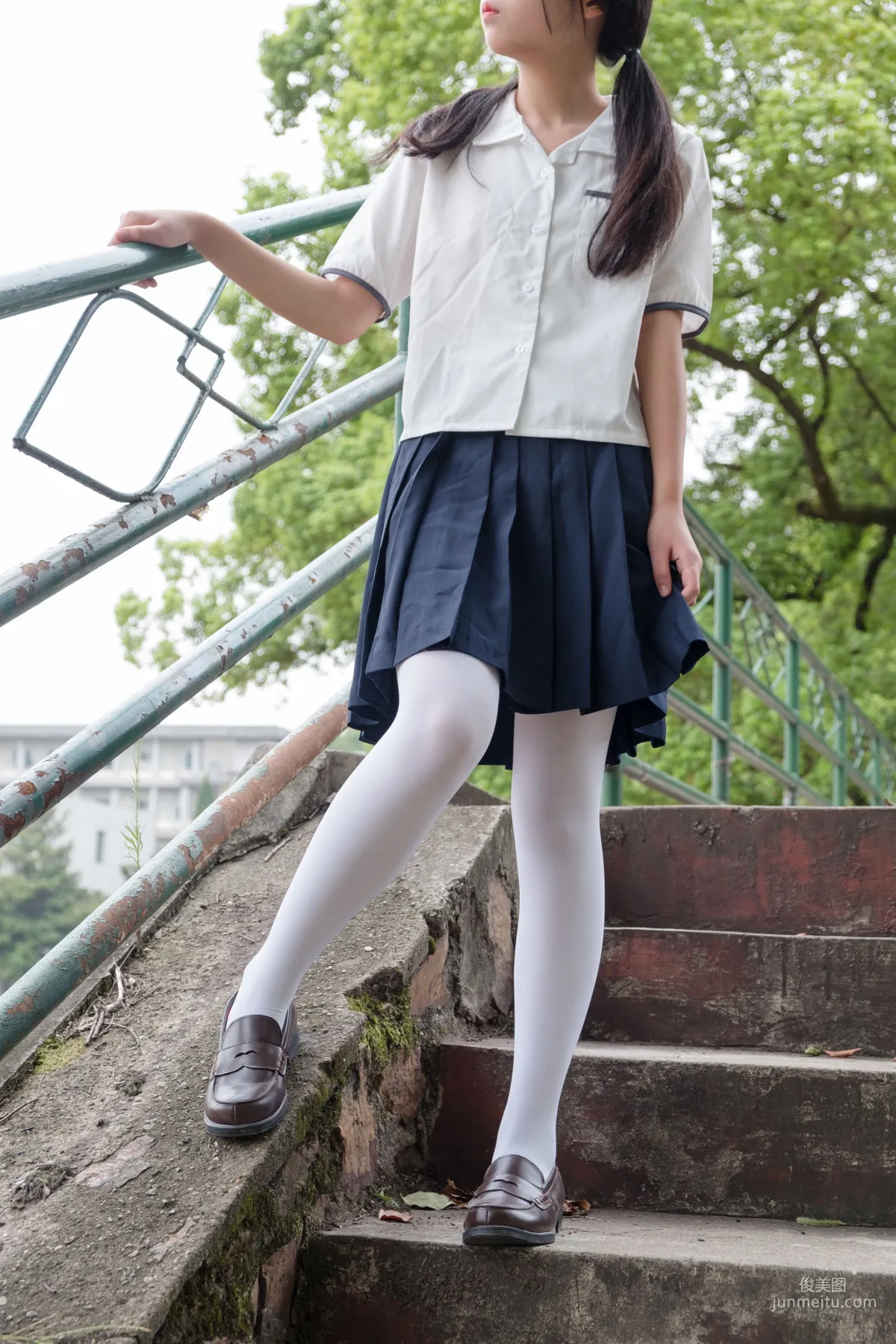 《户外白丝秀》 [森萝财团] R15-034 写真集96
