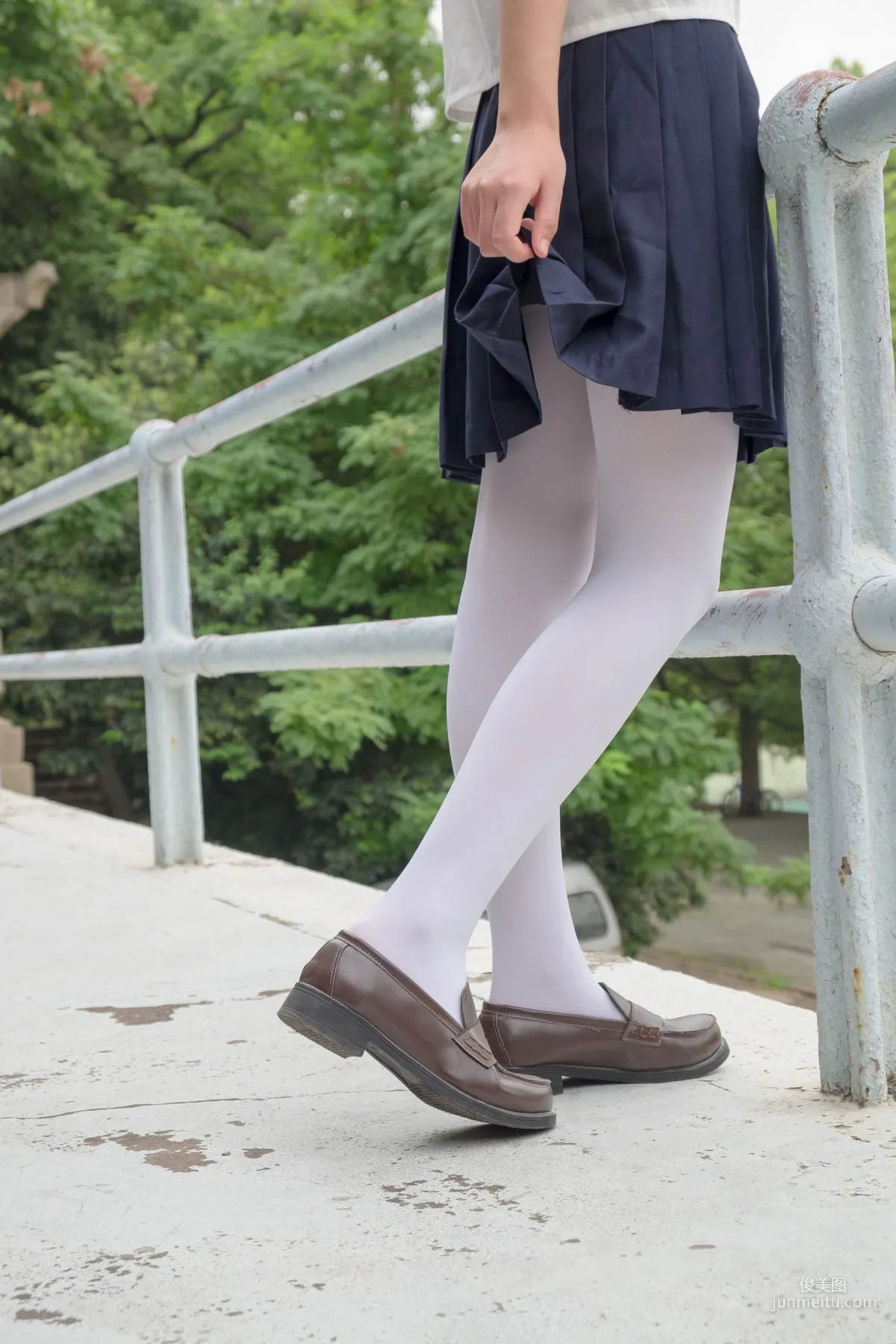 《户外白丝秀》 [森萝财团] R15-034 写真集27