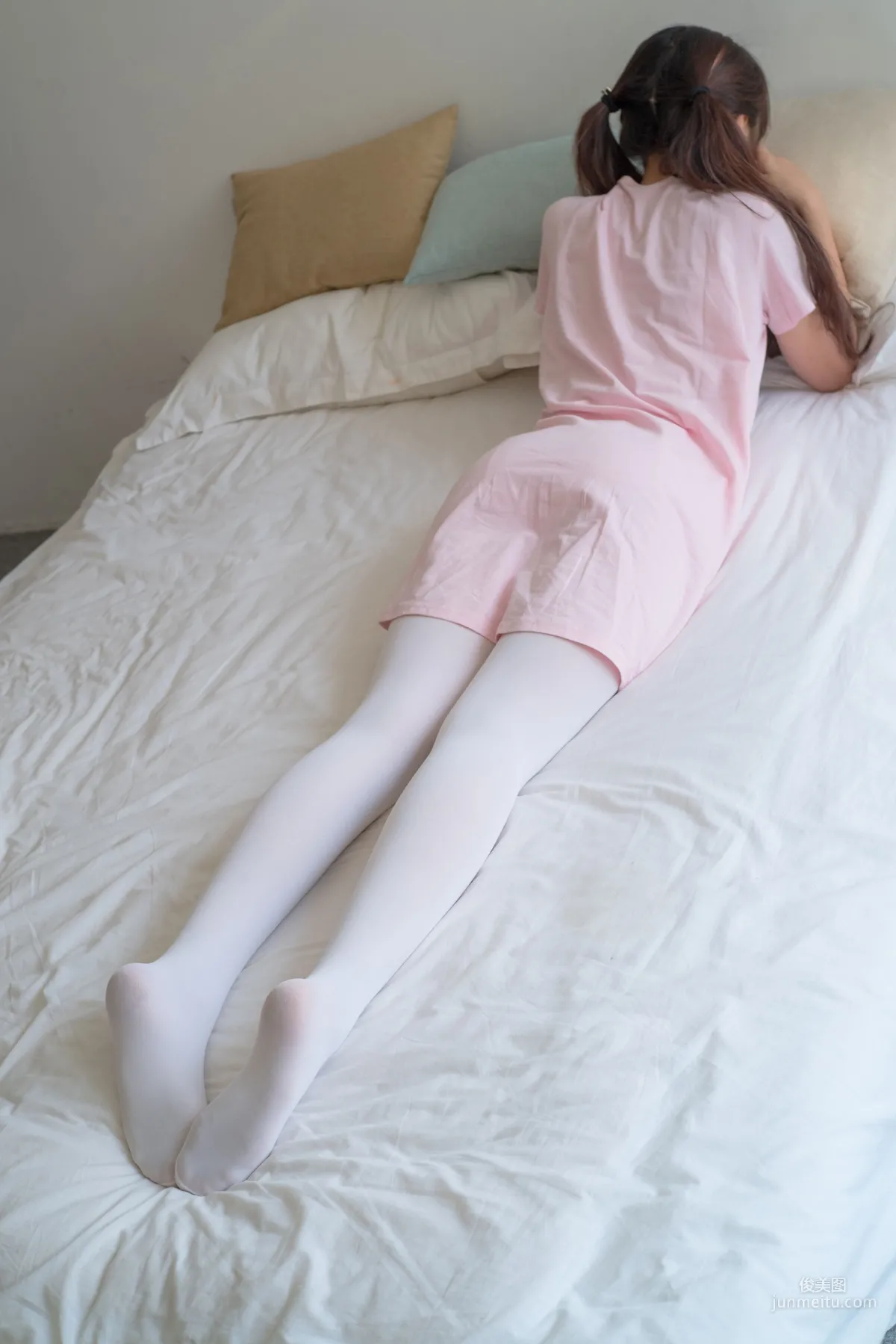 《粉紅少女白絲美足》 [森蘿财團] R15-035 寫真集 26