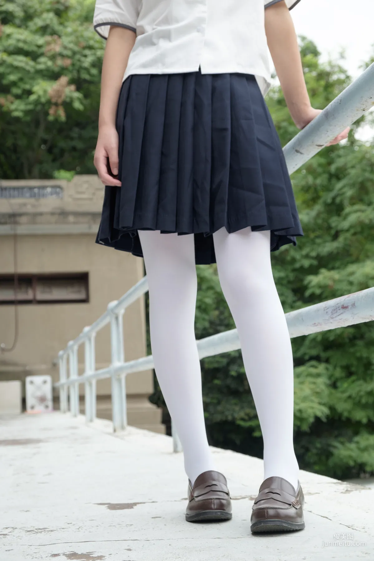 《户外白丝秀》 [森萝财团] R15-034 写真集2