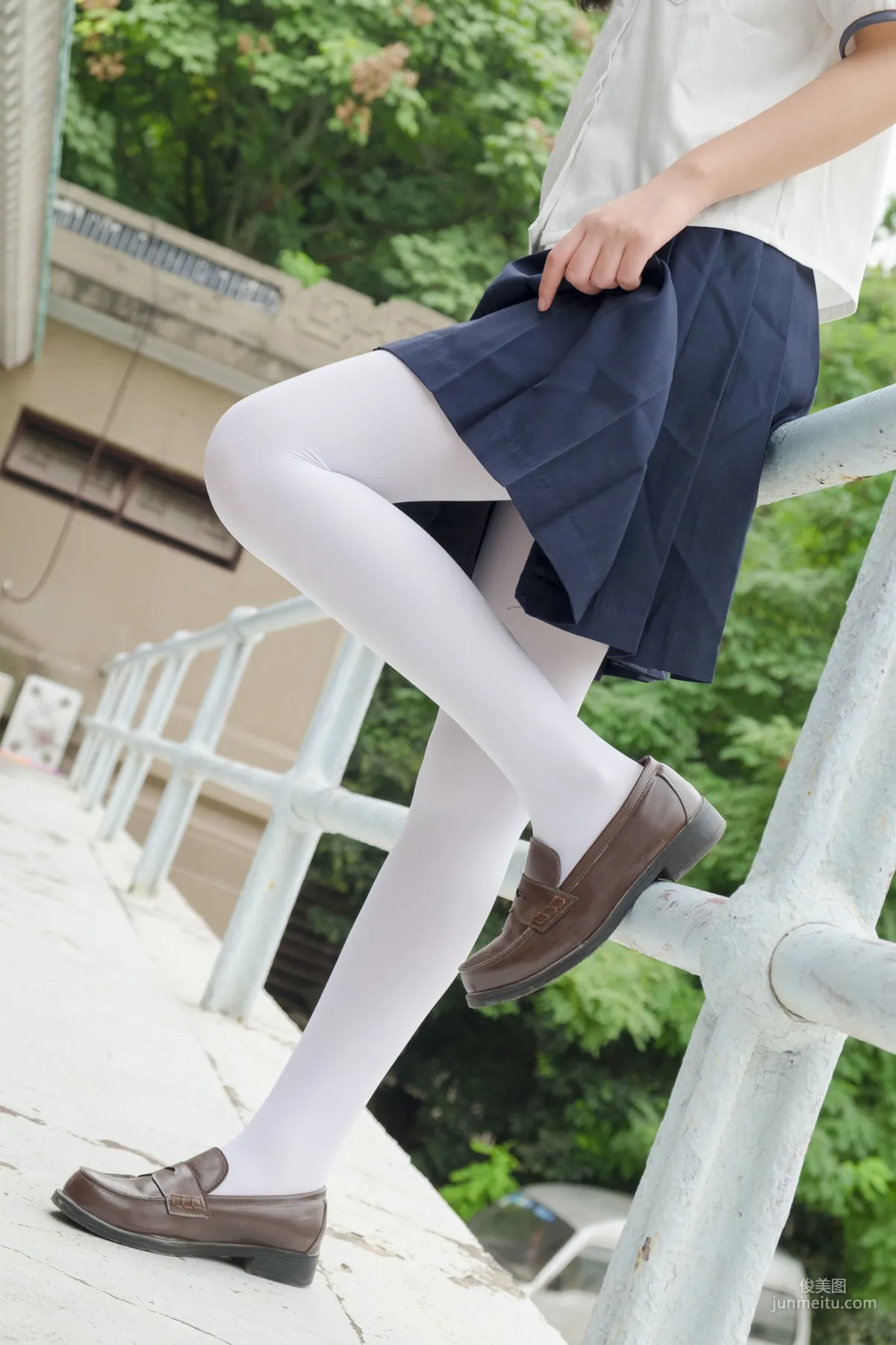 《户外白丝秀》 [森萝财团] R15-034 写真集35