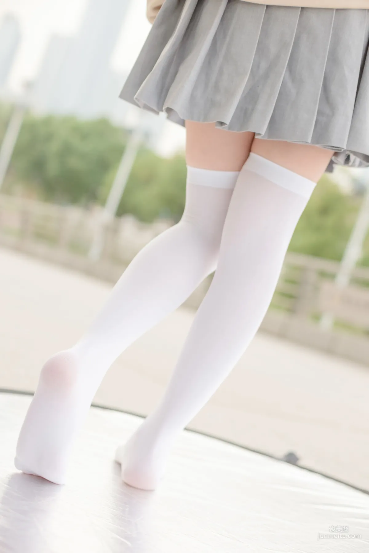 《戶外白絲短裙》 [森蘿财團] R15-040 寫真集 127