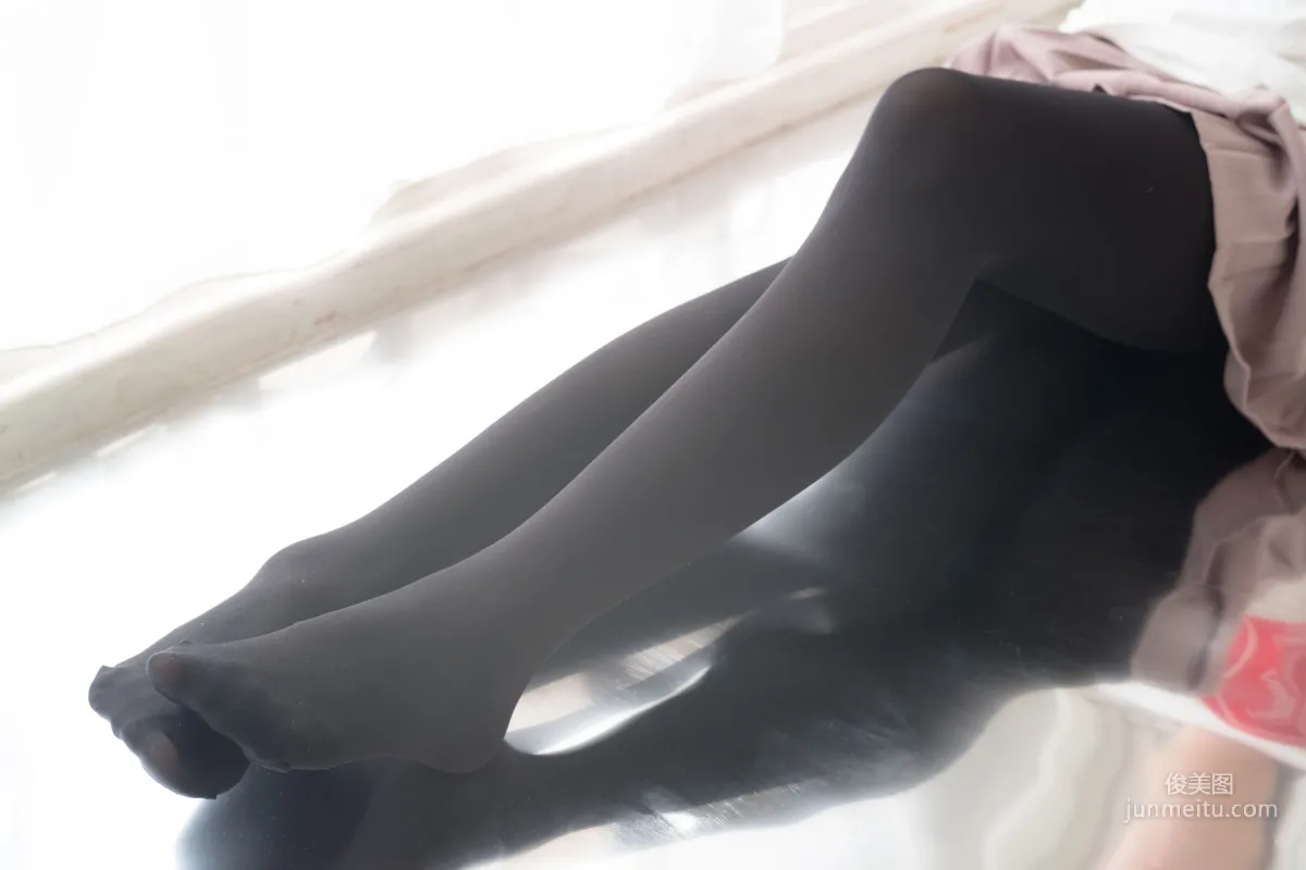 《慢慢脫下你的黑絲》 [森蘿财團] R15-029 寫真集 23
