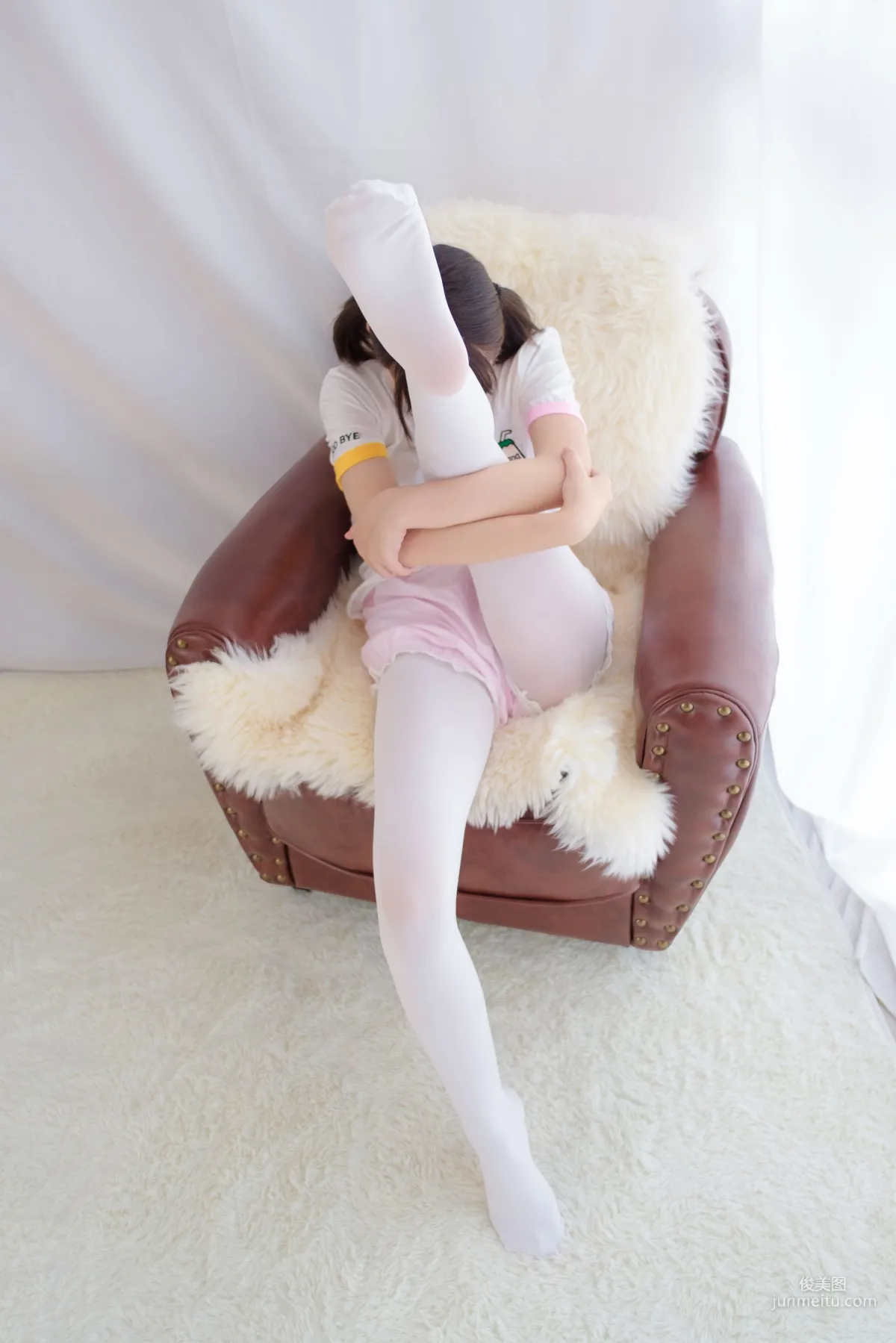 《白絲蘿莉玩桶裝水》 [森蘿财團] R15-015 寫真集 32