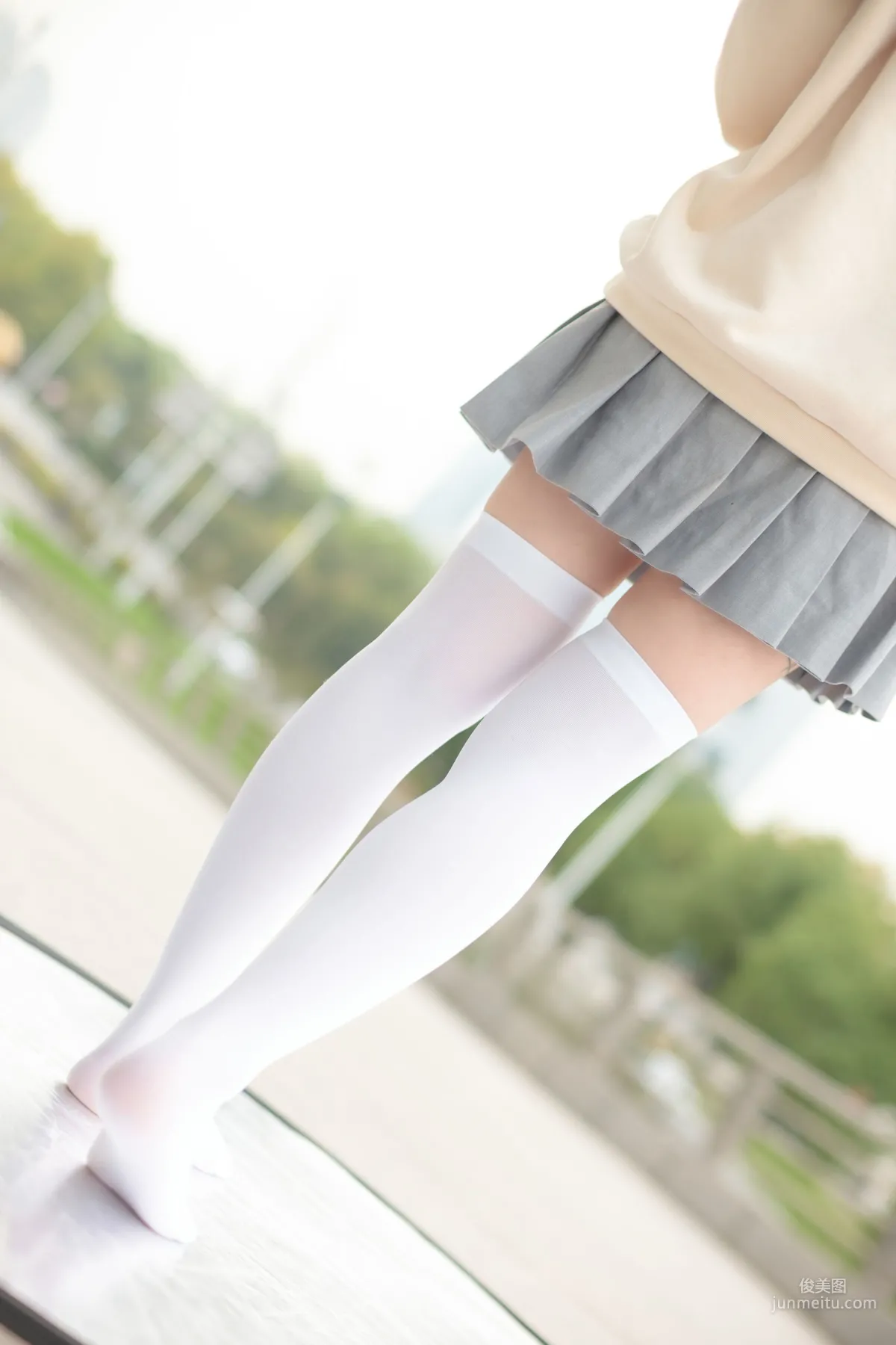 《戶外白絲短裙》 [森蘿财團] R15-040 寫真集 121