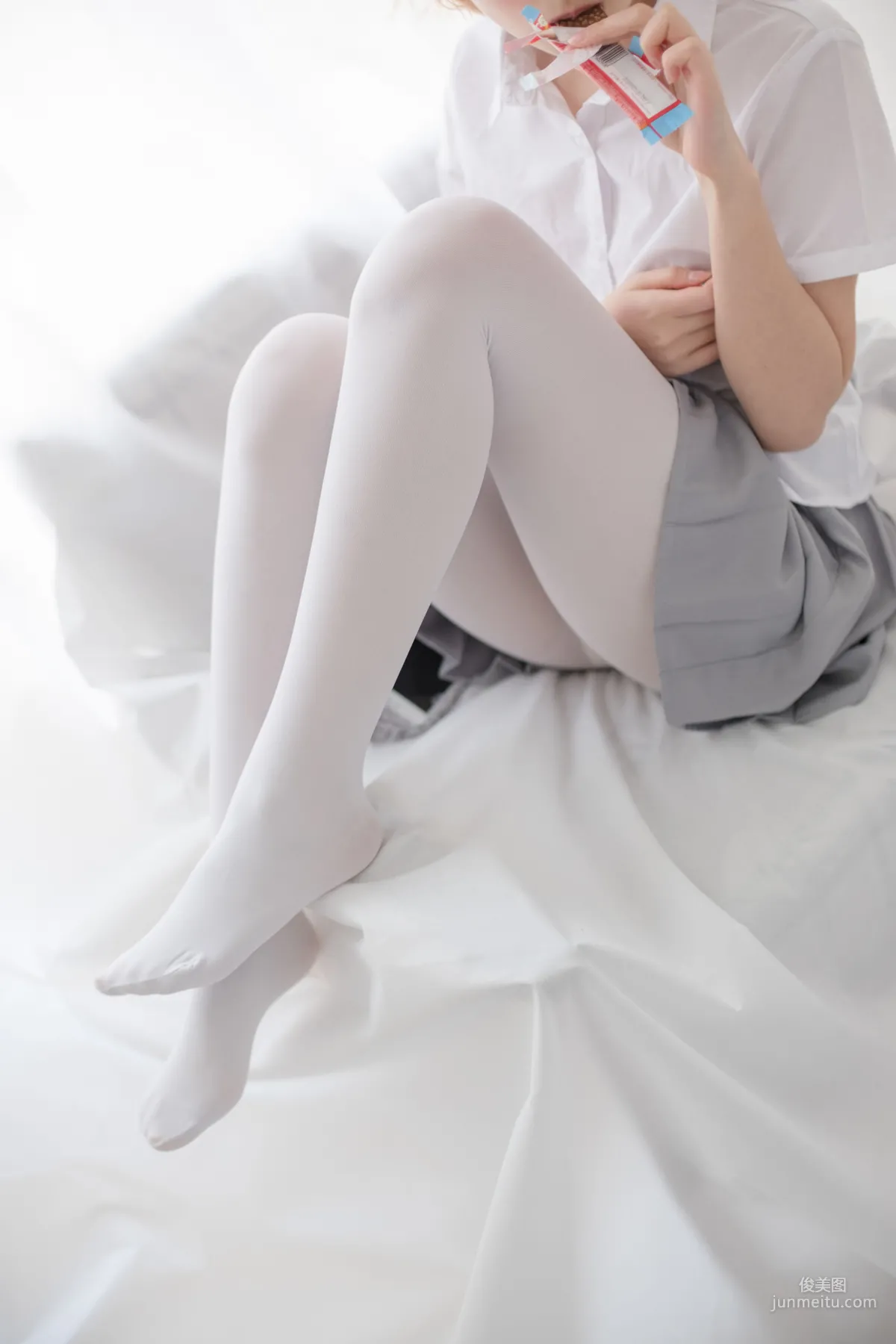 《白絲學妹休憩空間》 [森蘿财團] R15-045 寫真集 1