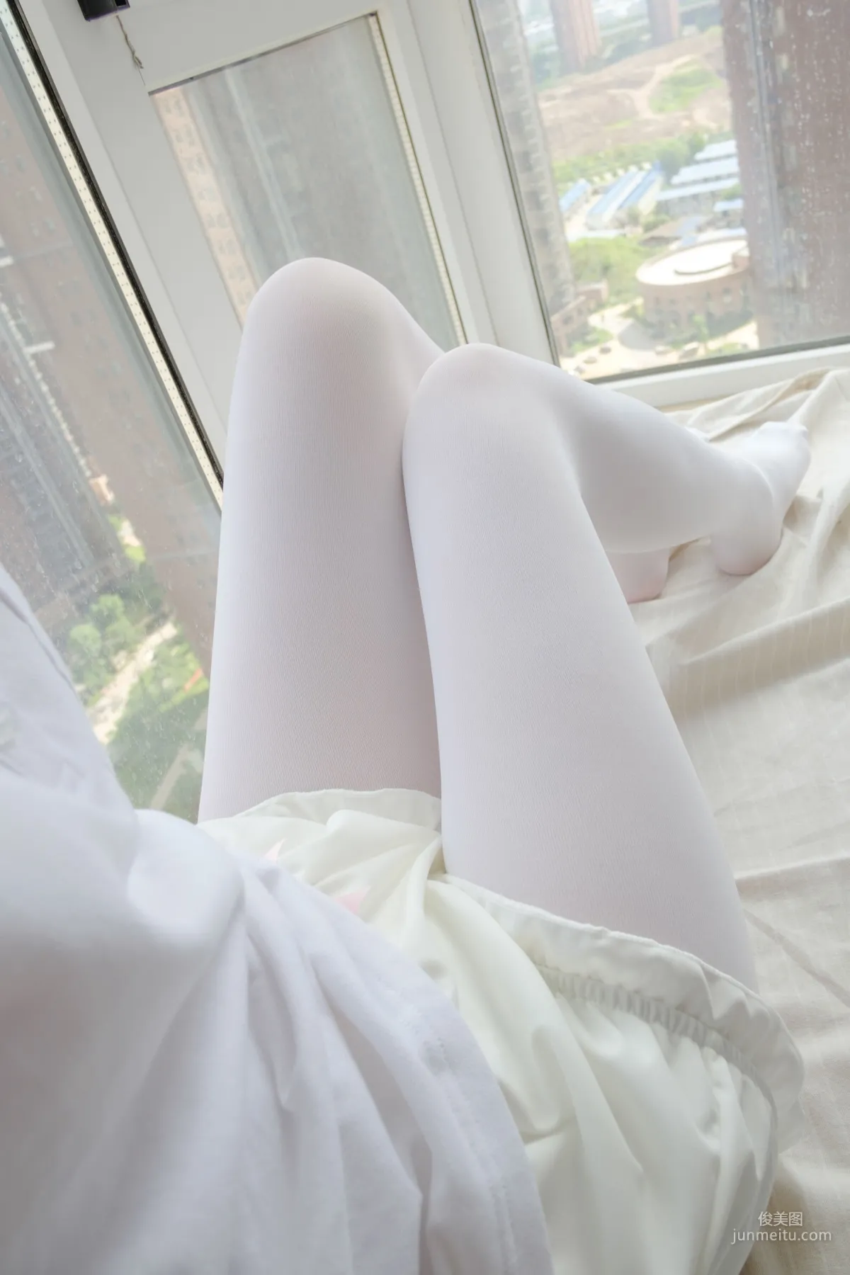 《窗台上的白丝少女》 [森萝财团] R15-018 写真集39