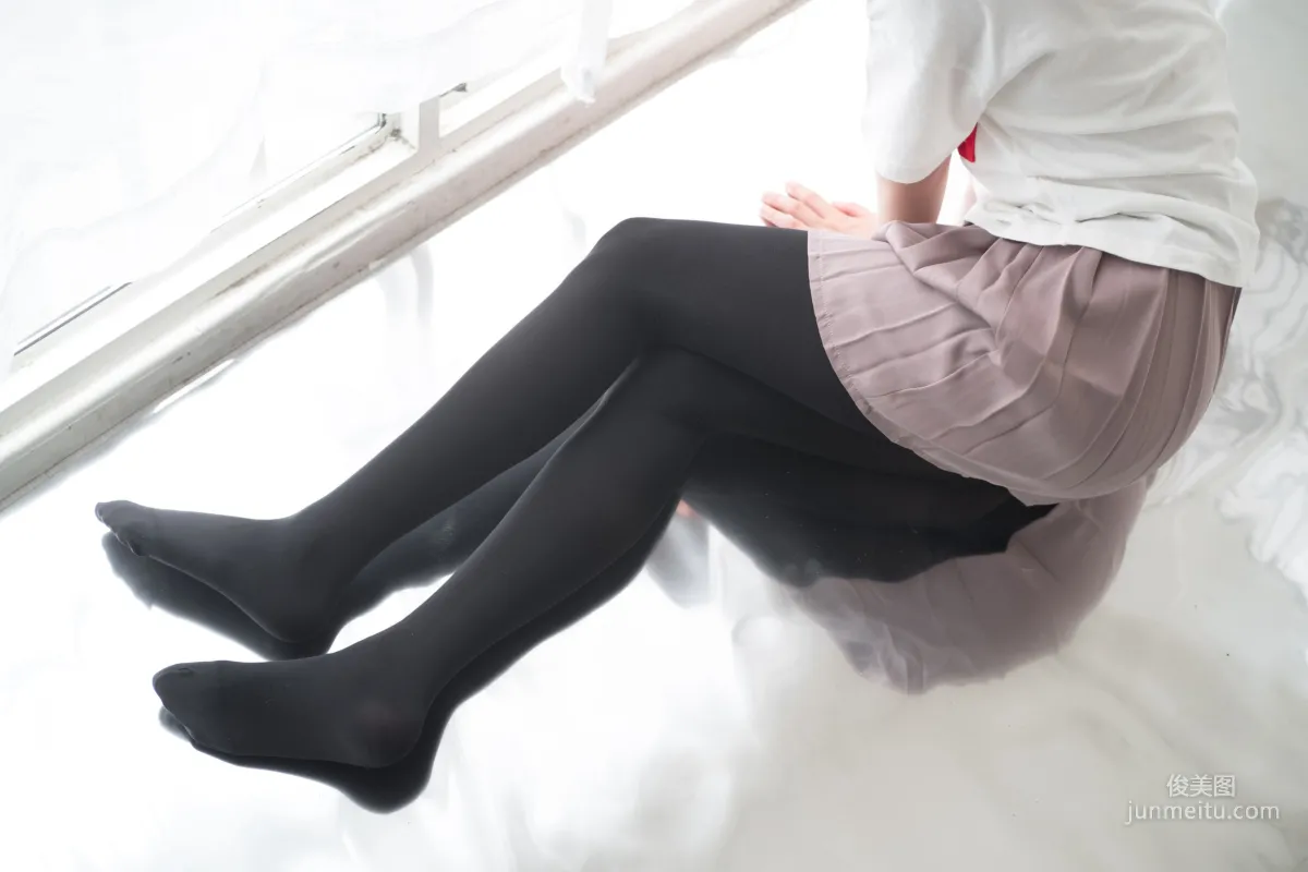 《慢慢脫下你的黑絲》 [森蘿财團] R15-029 寫真集 43