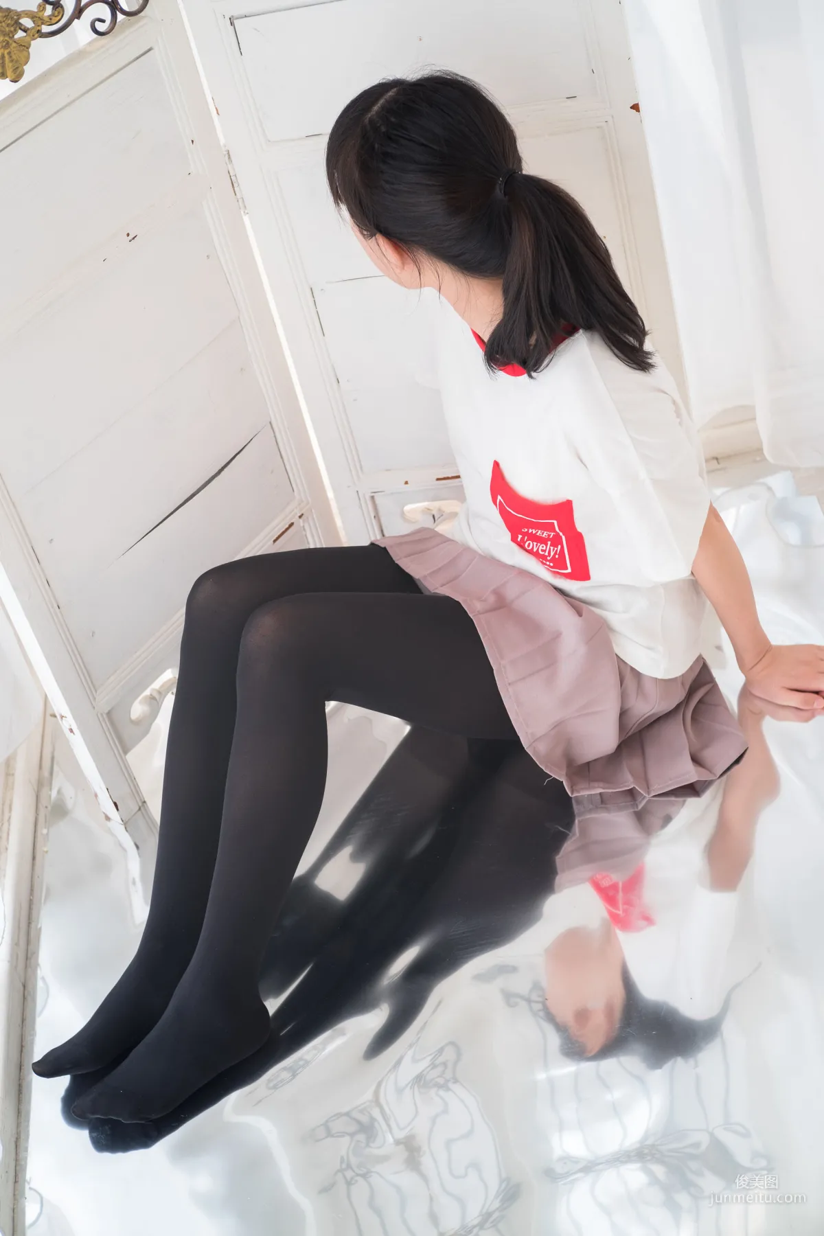 《慢慢脫下你的黑絲》 [森蘿财團] R15-029 寫真集 33
