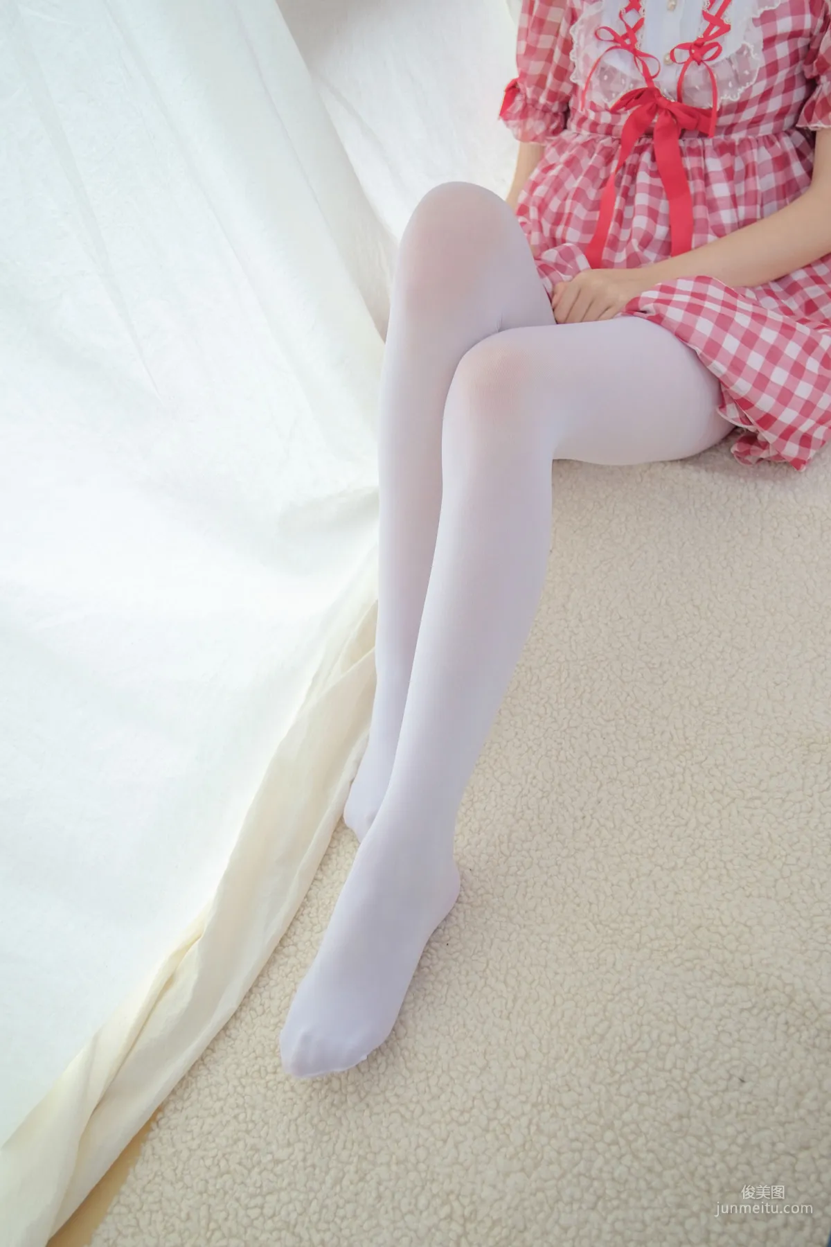 《紅色格子裙白絲MM》 [森蘿财團] R15-011 寫真集 31