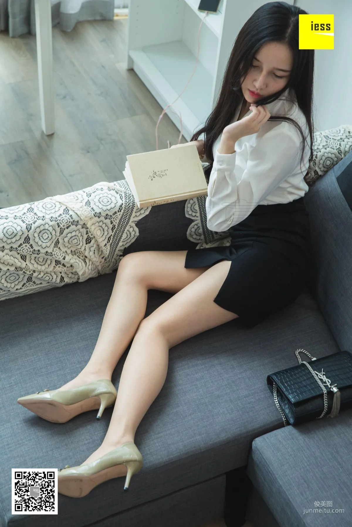 模特文欣 《文欣微肉制服美足》[異思趣向IESS] 寫真集 2