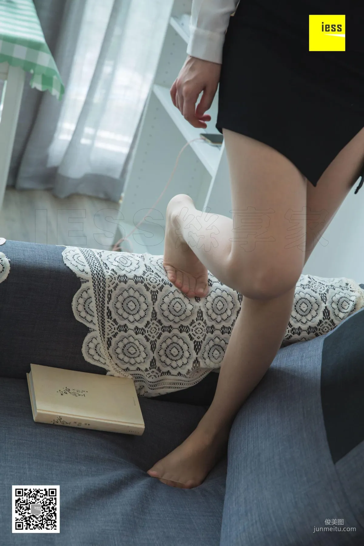 模特文欣 《文欣微肉制服美足》[異思趣向IESS] 寫真集 25