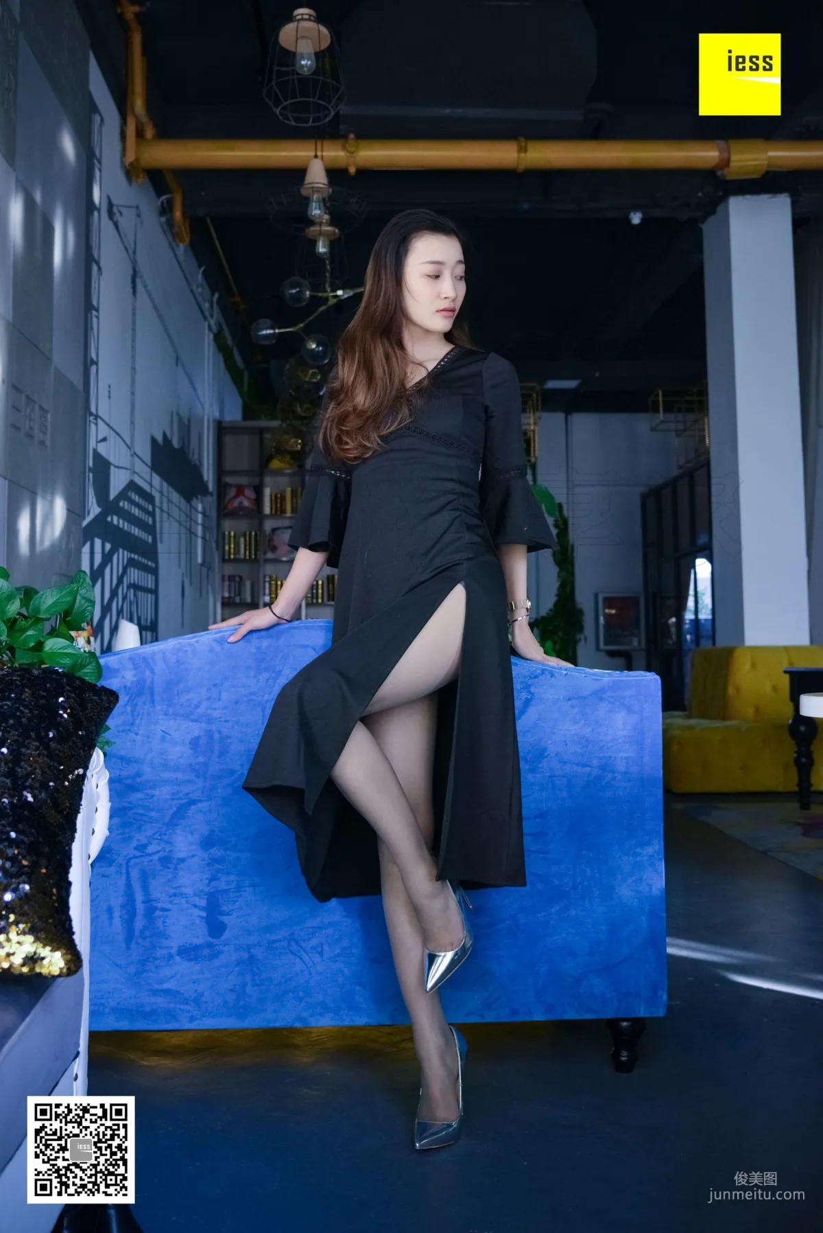模特秋秋《秋秋舞蹈開衩裙》[異思趣向IESS] 寫真集 26