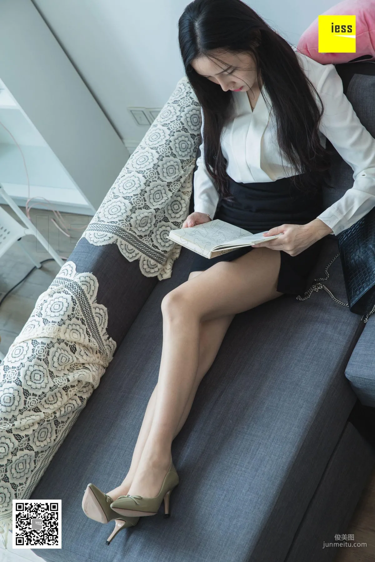 模特文欣 《文欣微肉制服美足》[異思趣向IESS] 寫真集 23