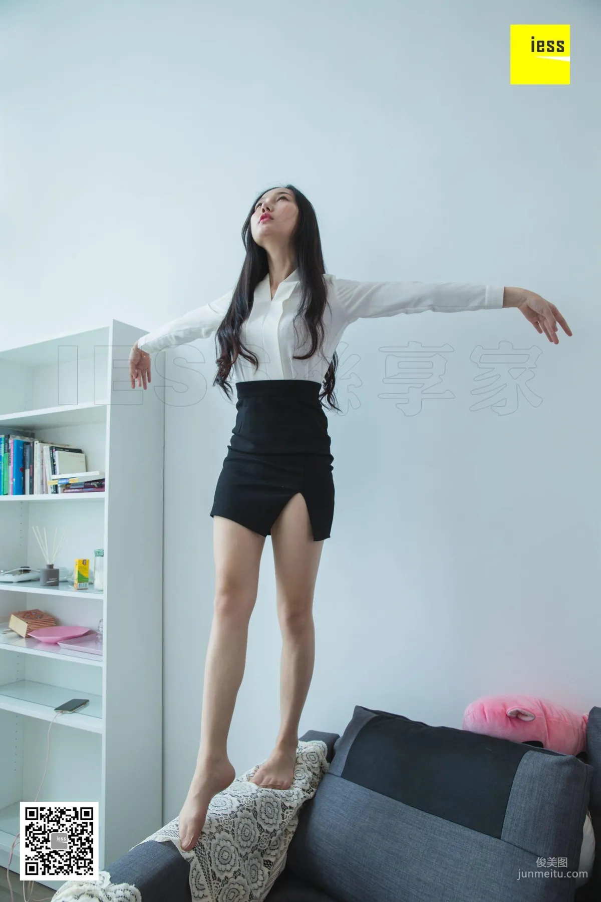 模特文欣 《文欣微肉制服美足》[異思趣向IESS] 寫真集 28