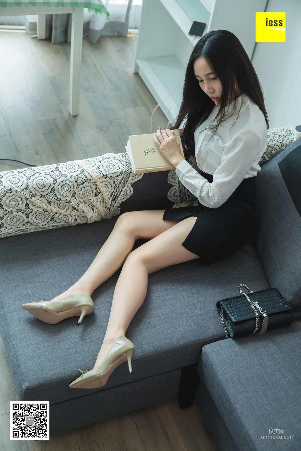 模特文欣 《文欣微肉制服美足》[異思趣向IESS] 寫真集 3