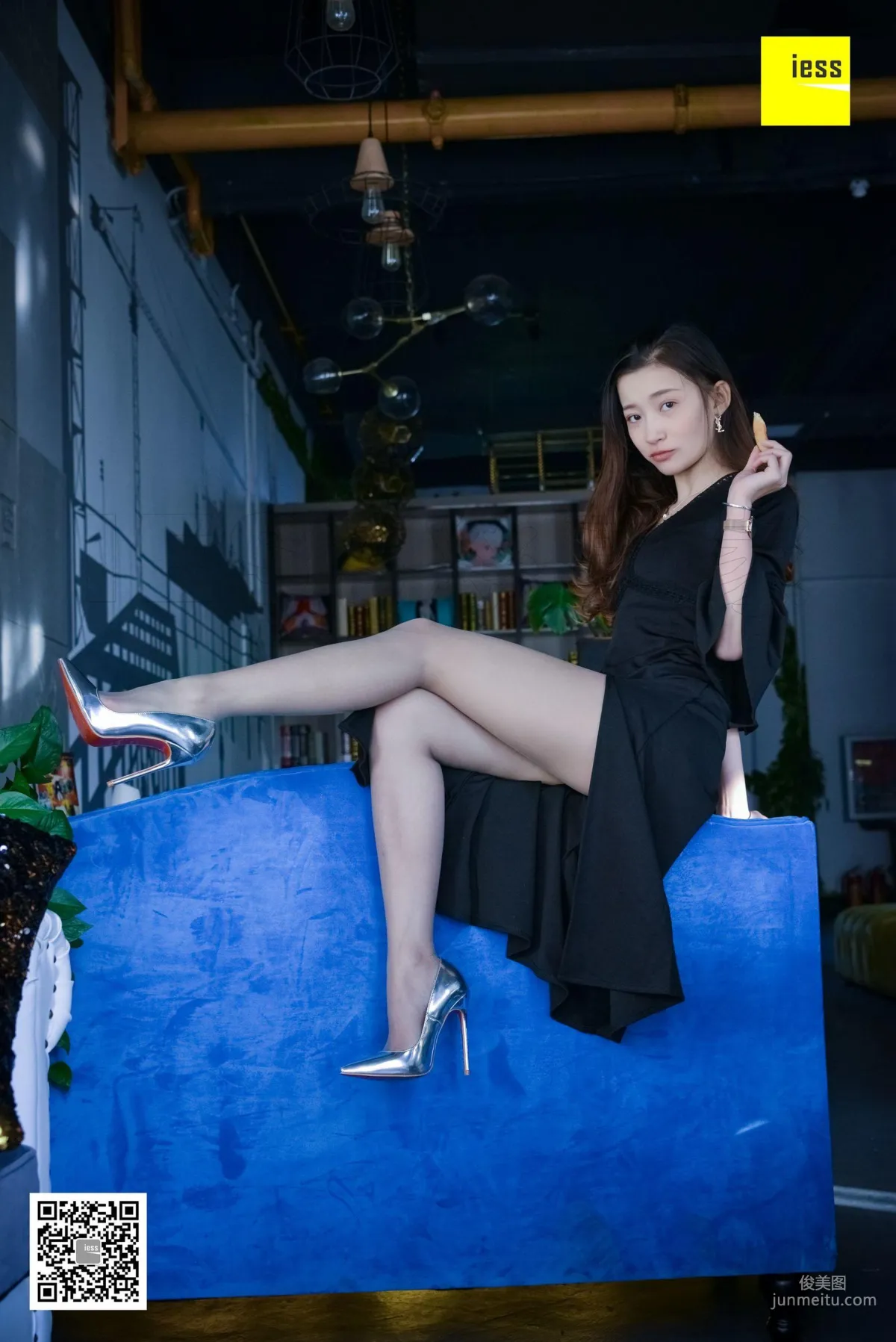 模特秋秋《秋秋舞蹈開衩裙》[異思趣向IESS] 寫真集 28