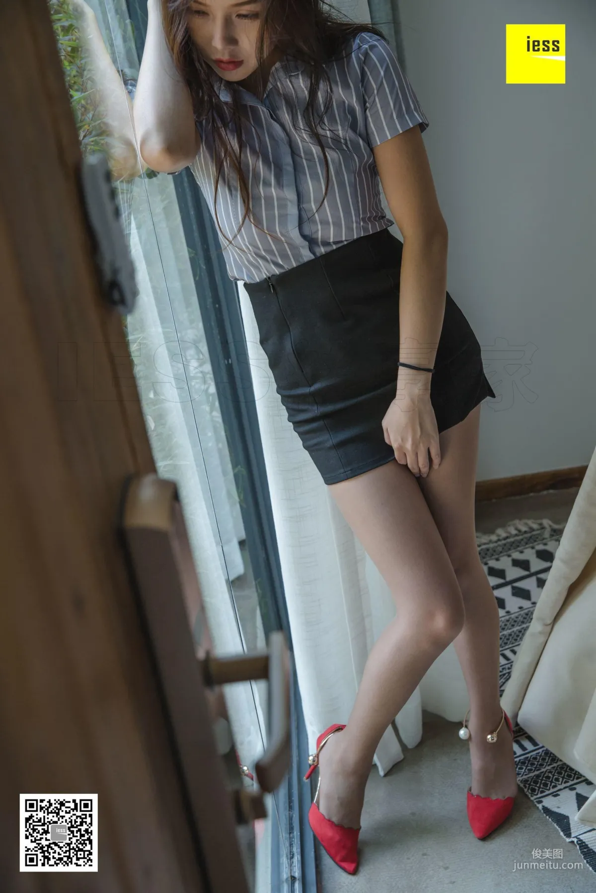 模特小羽 《小羽制服咖啡絲》[異思趣向IESS] 寫真集 35