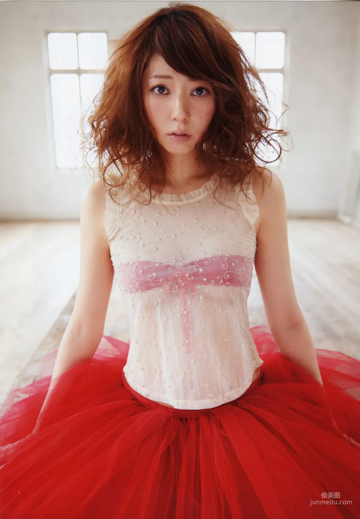 芳賀優里亜 Yuria Haga 「赤×ピンク」写真集 37