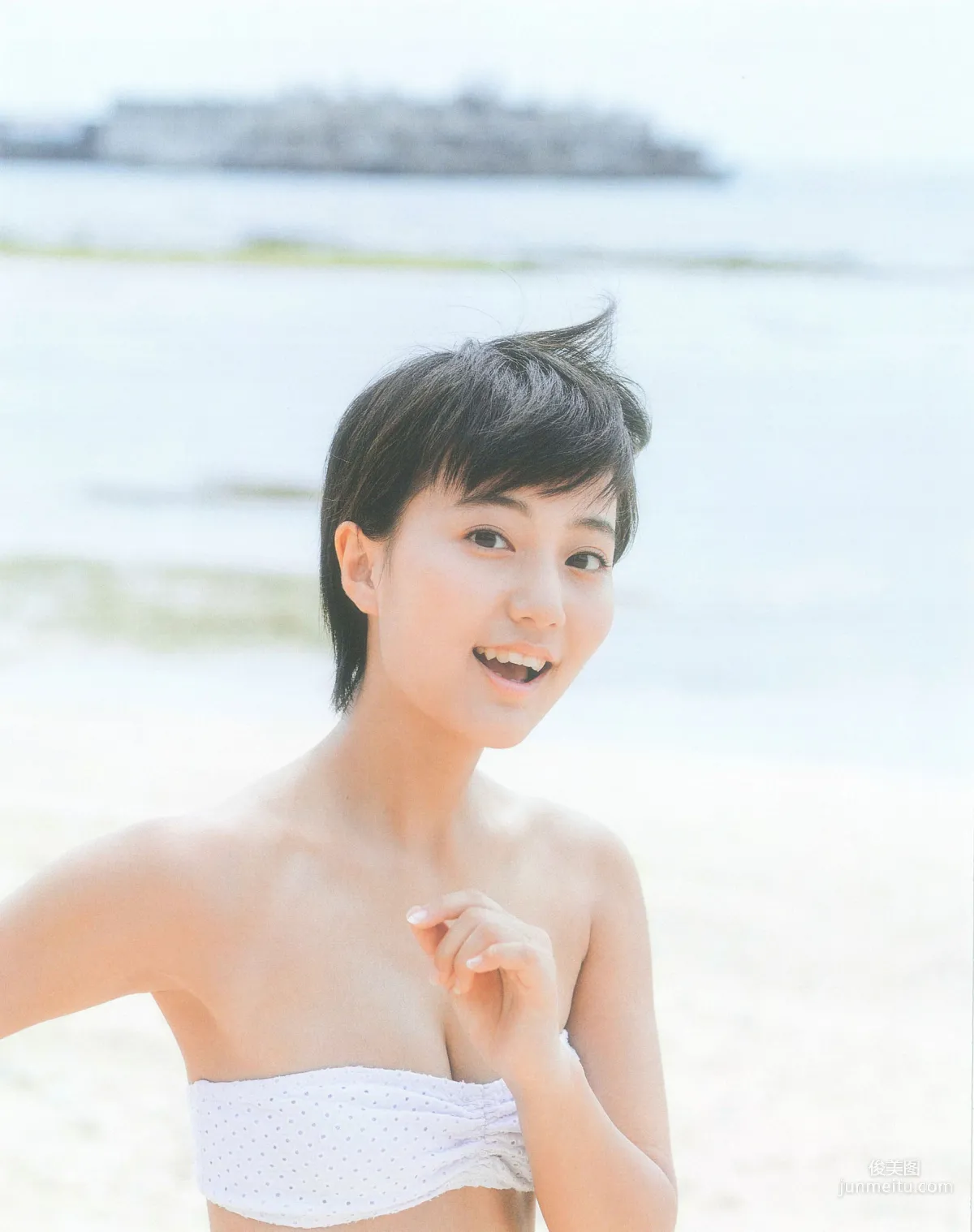 新井愛瞳『セブンティーンズ・ブルー』1st写真集21