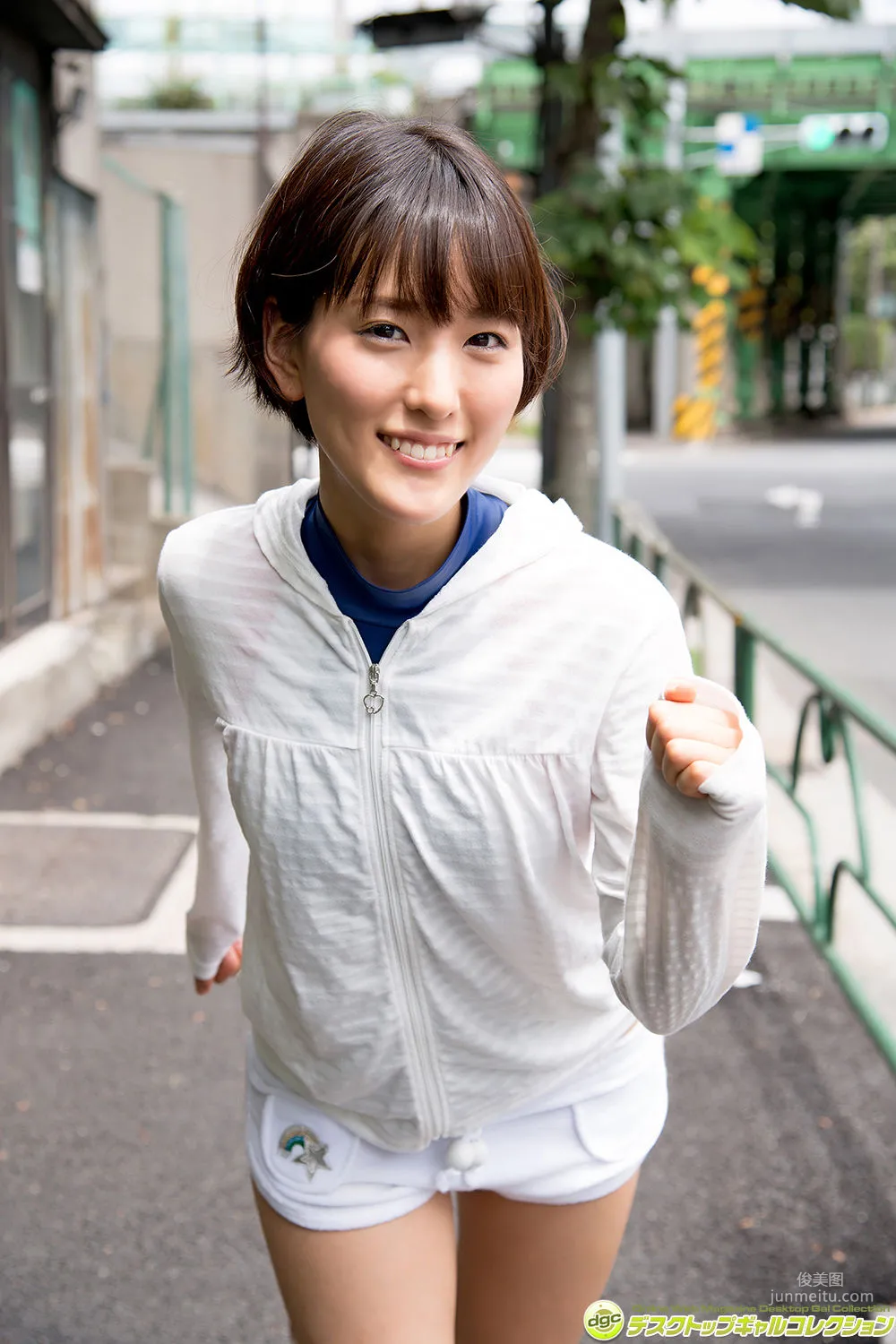 朝比奈祐未《自慢のエロボディにカメラがイン・アウト！》 [DGC] 写真集1