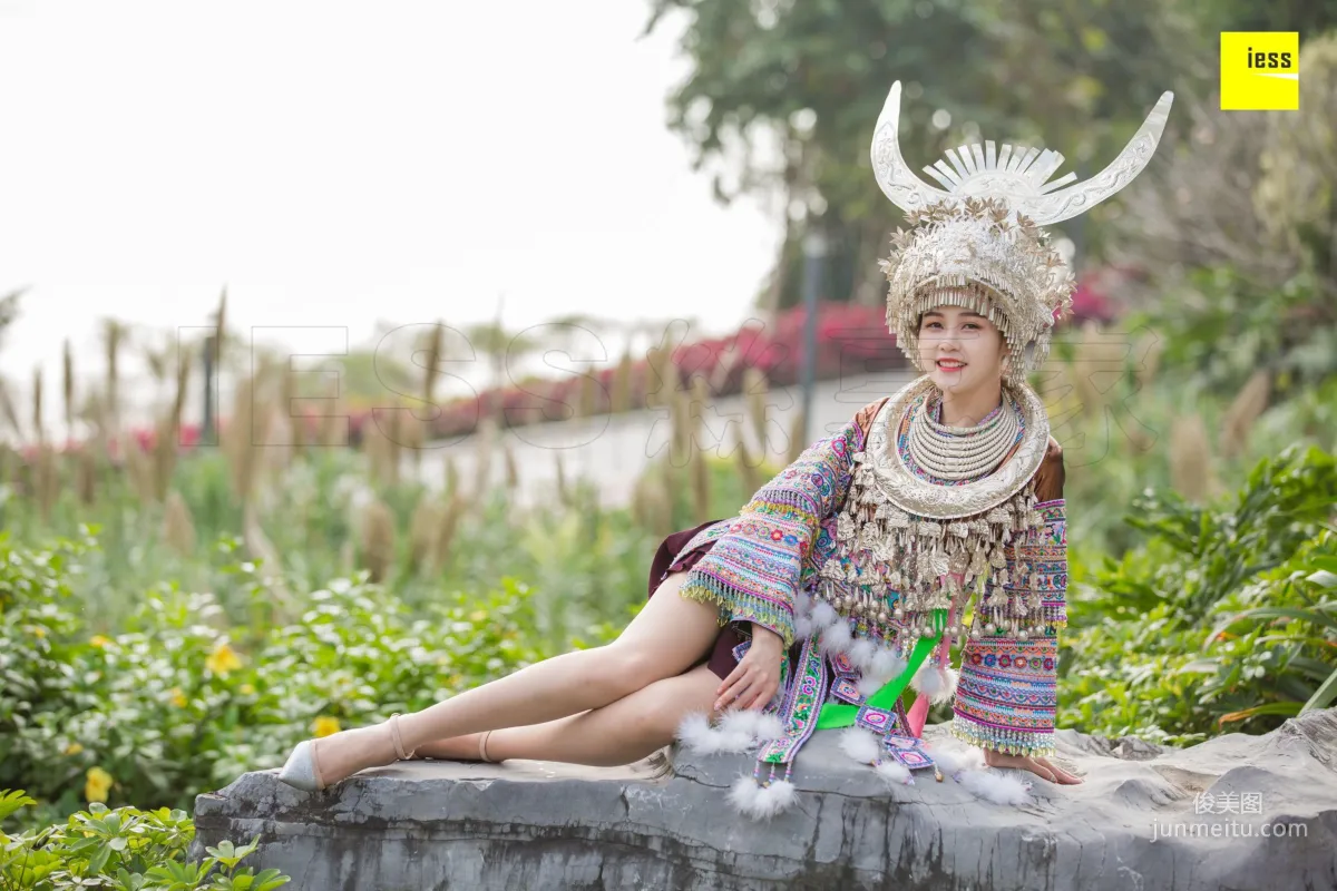 模特九妹《穿丝袜的苗族九妹》 [异思趣向IESS] 写真集6