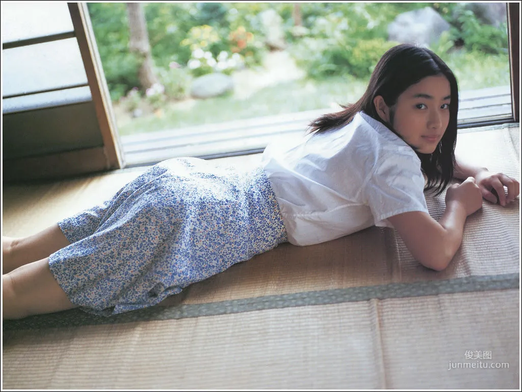 石原裡美「16歳 至上の原石」 寫真集 9